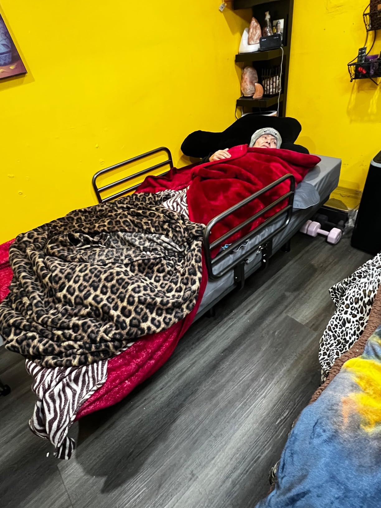 AbyssZen Home Care Electric Adjustable Bed Frame with Safety Rail, Twin XL customer photo 1