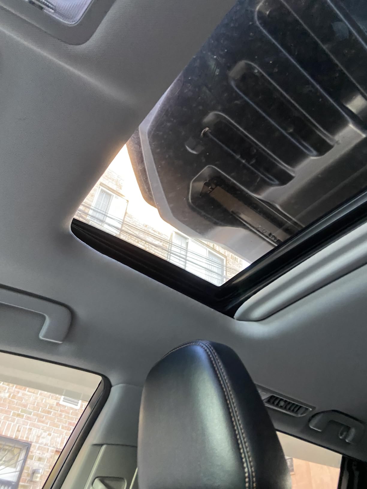 Thule Motion 3 Rooftop Box customer photo 1