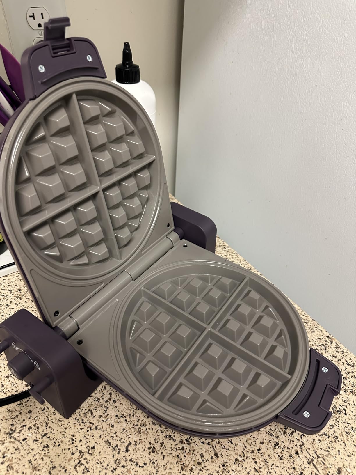 bella Fits-Anywhere™ Flip-n-Store Non-Toxic, Belgian Waffle Maker, Oatmilk customer photo 2