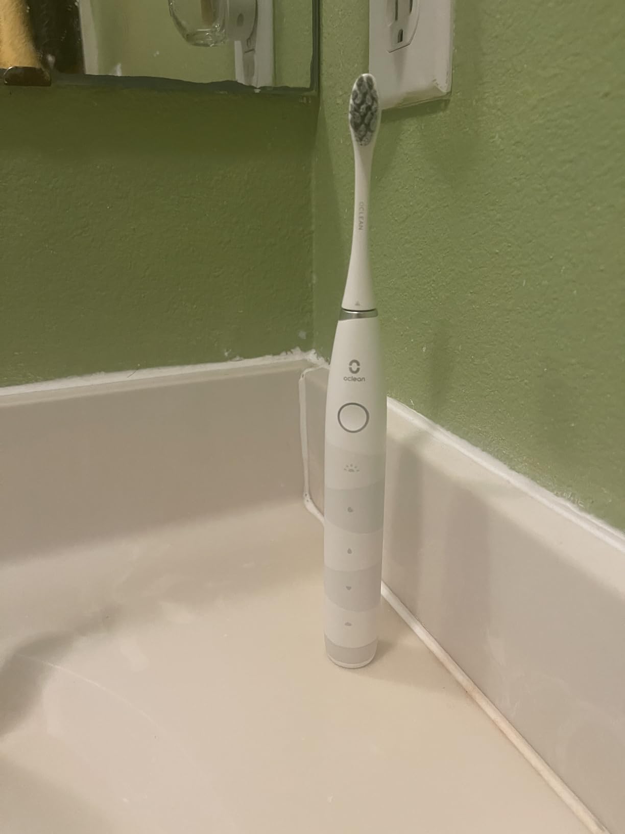 Oclean Electric Toothbrush for Adults, 150 Days Battery Life Electric Toothbrush, USB Rechargeable Sonic Travel Toothbrush with 6 Brush Heads & Travel Case, 5 Modes and Smart Timer customer photo 2