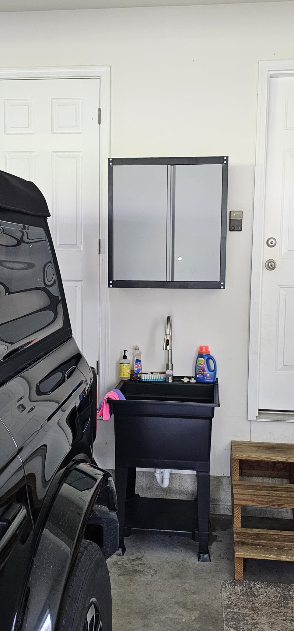 Steel Wall Cabinet, Heavy Duty Hanging Garage Storage Cabinet with Adjustable Shelf & Locking Doors, Wall Mounted Metal Garage Cabinet for Workshop, Utility Room, Shed, Black/Grey customer photo 1