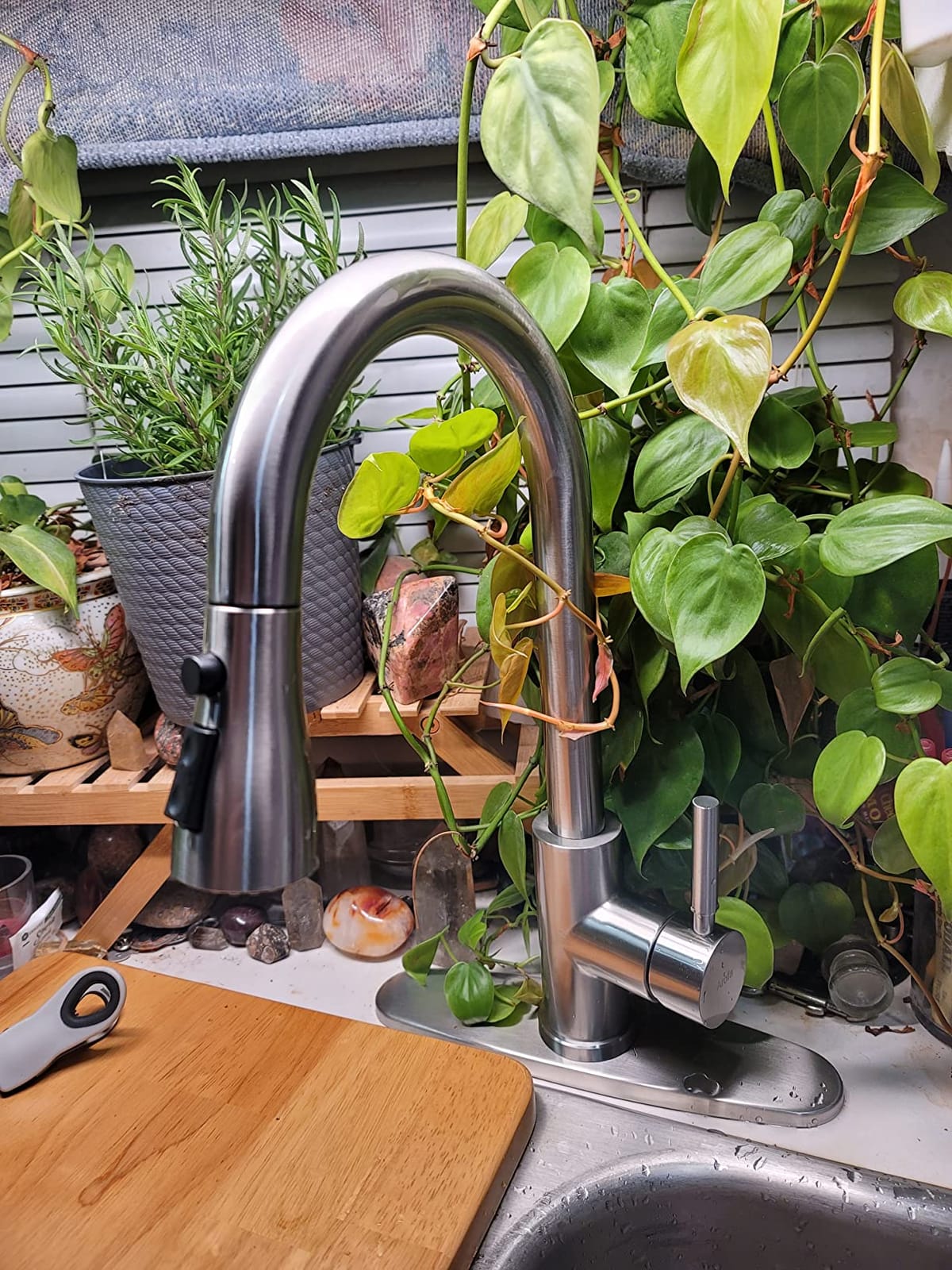 Arofa Touchless Kitchen Faucet, Motion Sensor Pull-Down, Matte Black customer photo 2