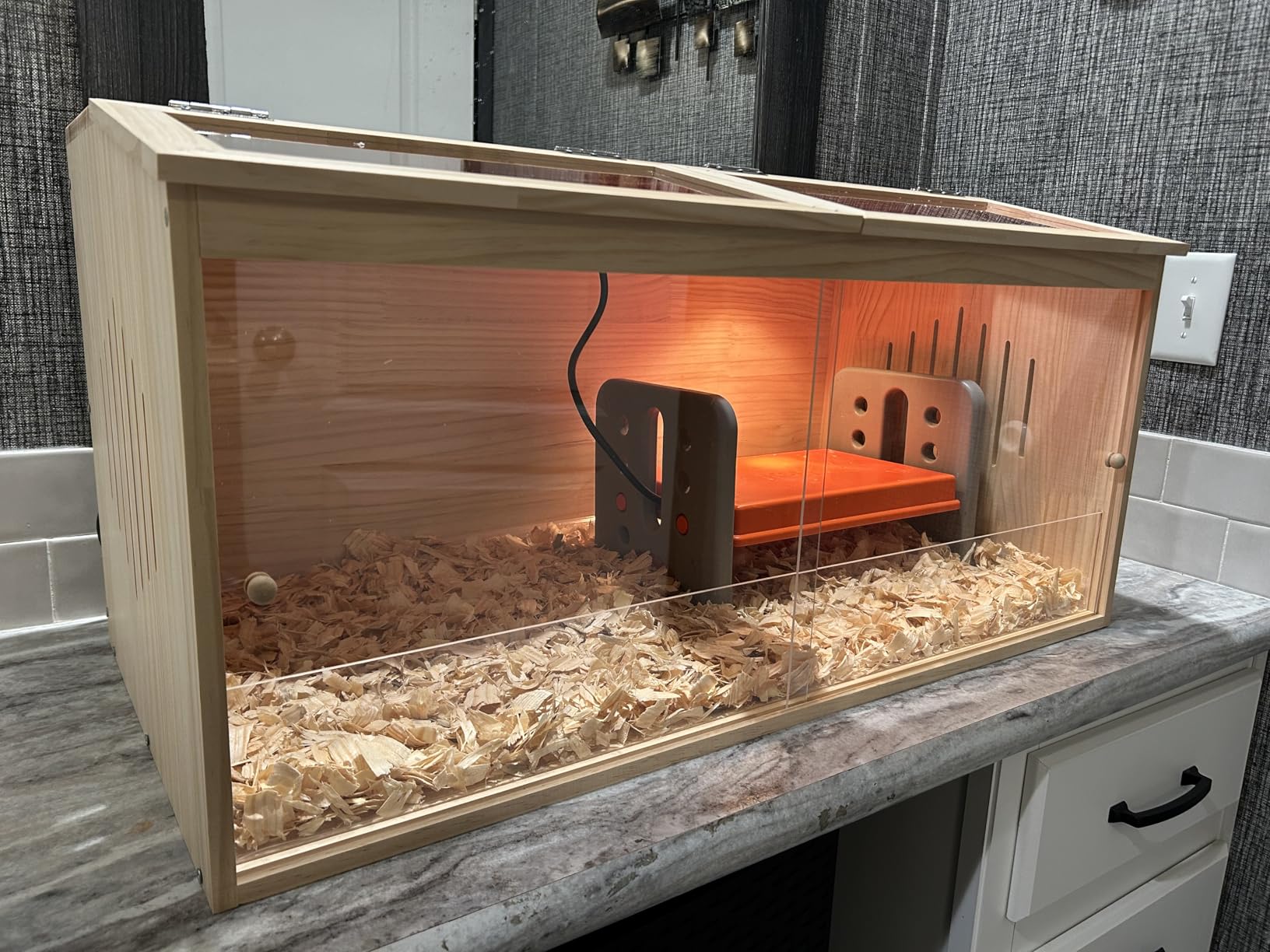 Large Wooden Chicken Brooder Box with Bulb Set and Thermometer - Brooder Box for Chicks Indoor Accommodates Up to 12 Chicks - Ideal for Chickens, Ducks, Quails, Hamsters, and Lizards(32x16x16 Inches) customer photo 2