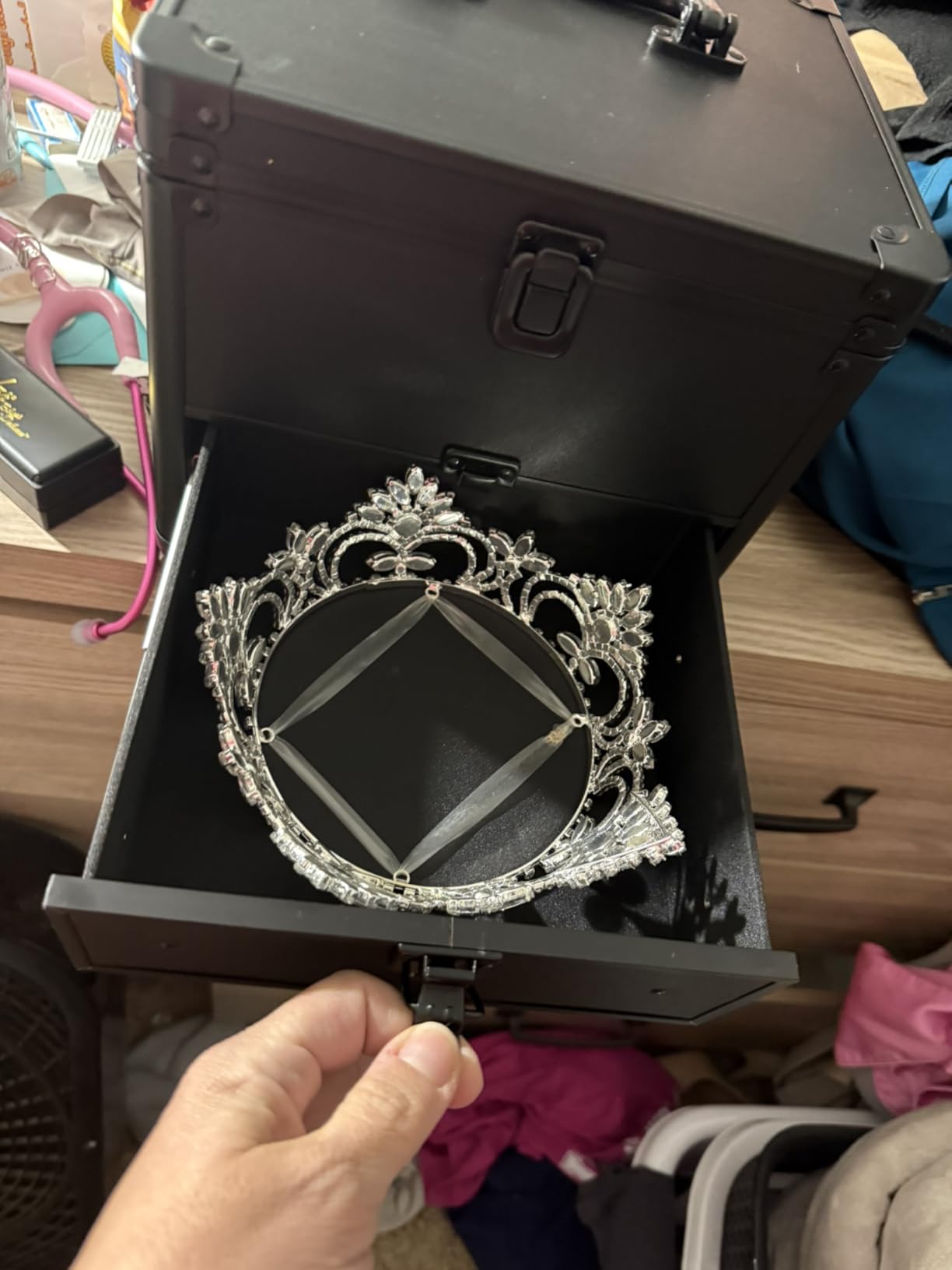 Qislee Makeup Box with Detachable Magnetic LED Mirror, Travel Train Case customer photo 2