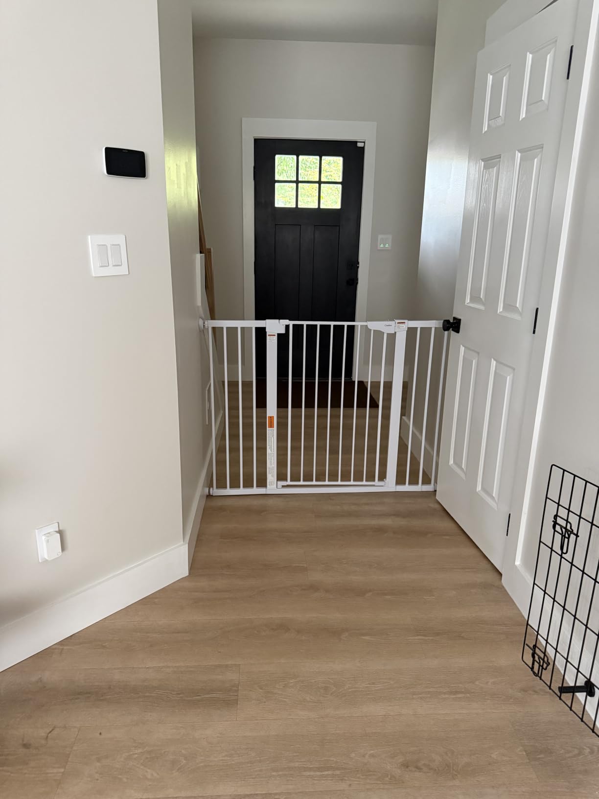 Cumbor 30-48 in Baby Gate for Stairs, Auto Close Dog Gate Indoor, White | Mom's Choice Awards Winner, Double Lock Safety for Doorways, One-Hand Open Child Gate for Toddlers & Pets, Pressure Mounted customer photo 1