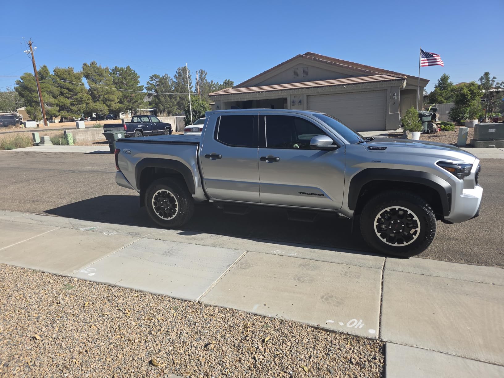 Hard Tri-Fold Tonneau Cover Fit 2016-2026 Toyota Tacoma 5FT Bed customer photo 2