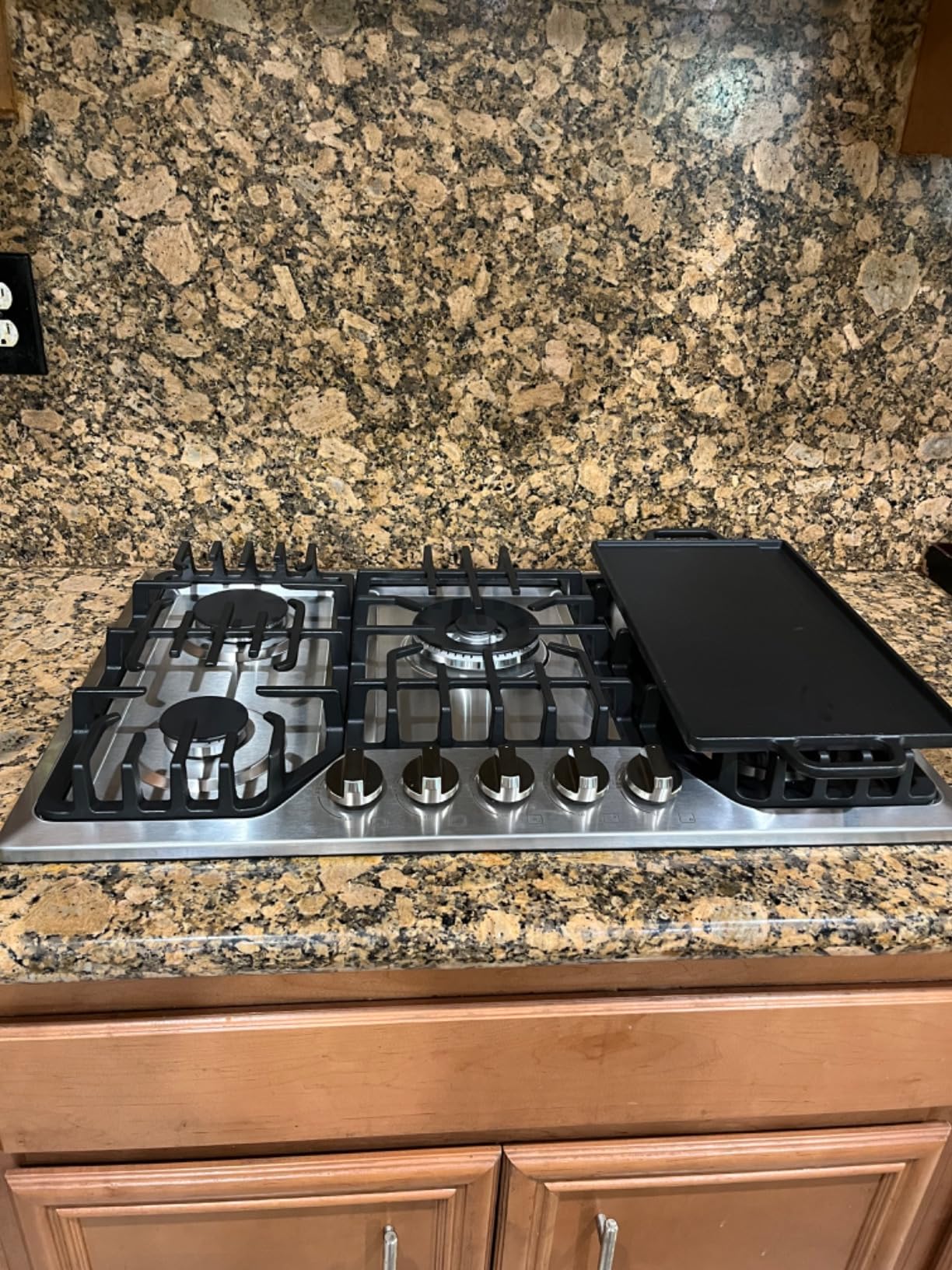 36 inch Gas Cooktop with Grill/Griddle, Gas Stove Top with 5 Italy Sabaf Sealed Burners, Max 48,300 BTU Built-in Propane Stove, 304 Stainless Steel Propane Cooktop, NG/LPG Convertible, CSA Certified customer photo 2