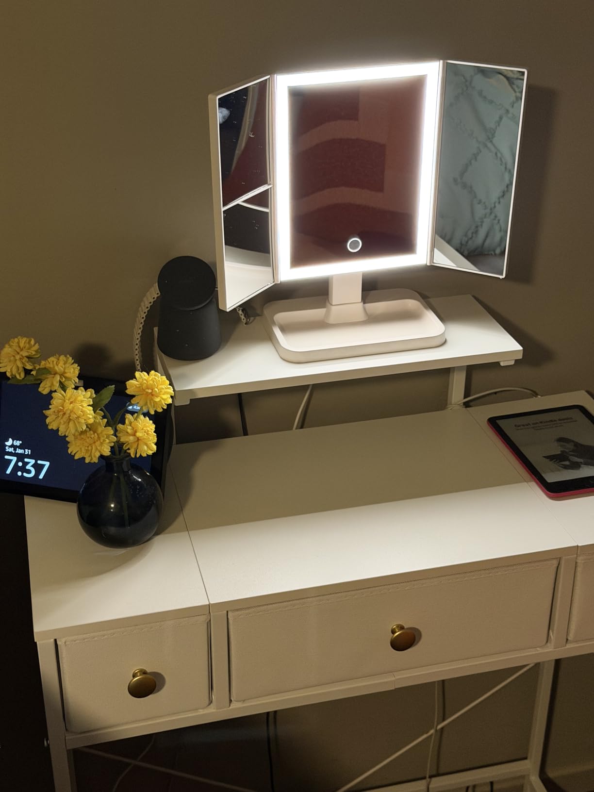 HIGDBFE Small Makeup Vanity Desk 27.5''W with Mirror and Lights, White customer photo 2