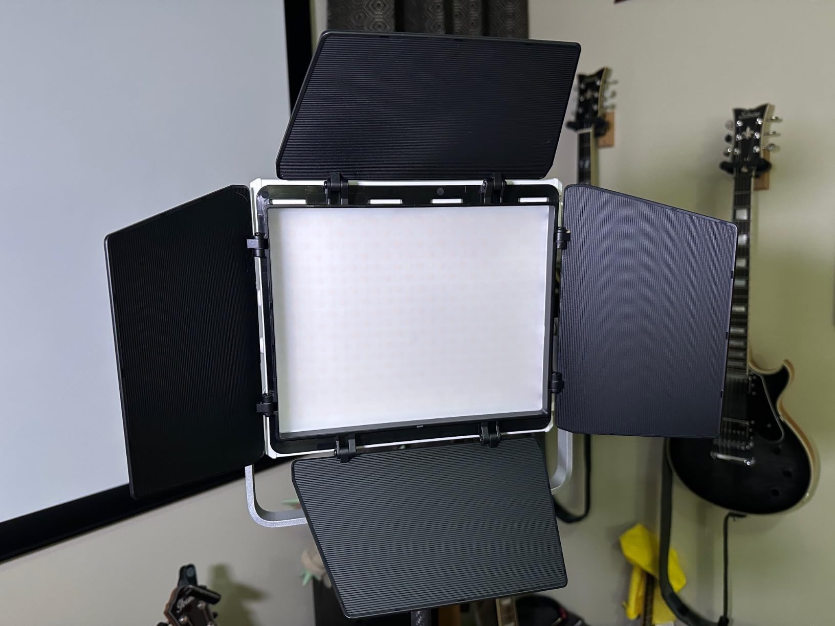 Godox LP400Bi 36W Bi-Color LED Video Panel Light with Barndoor & Carry Bag customer photo 1