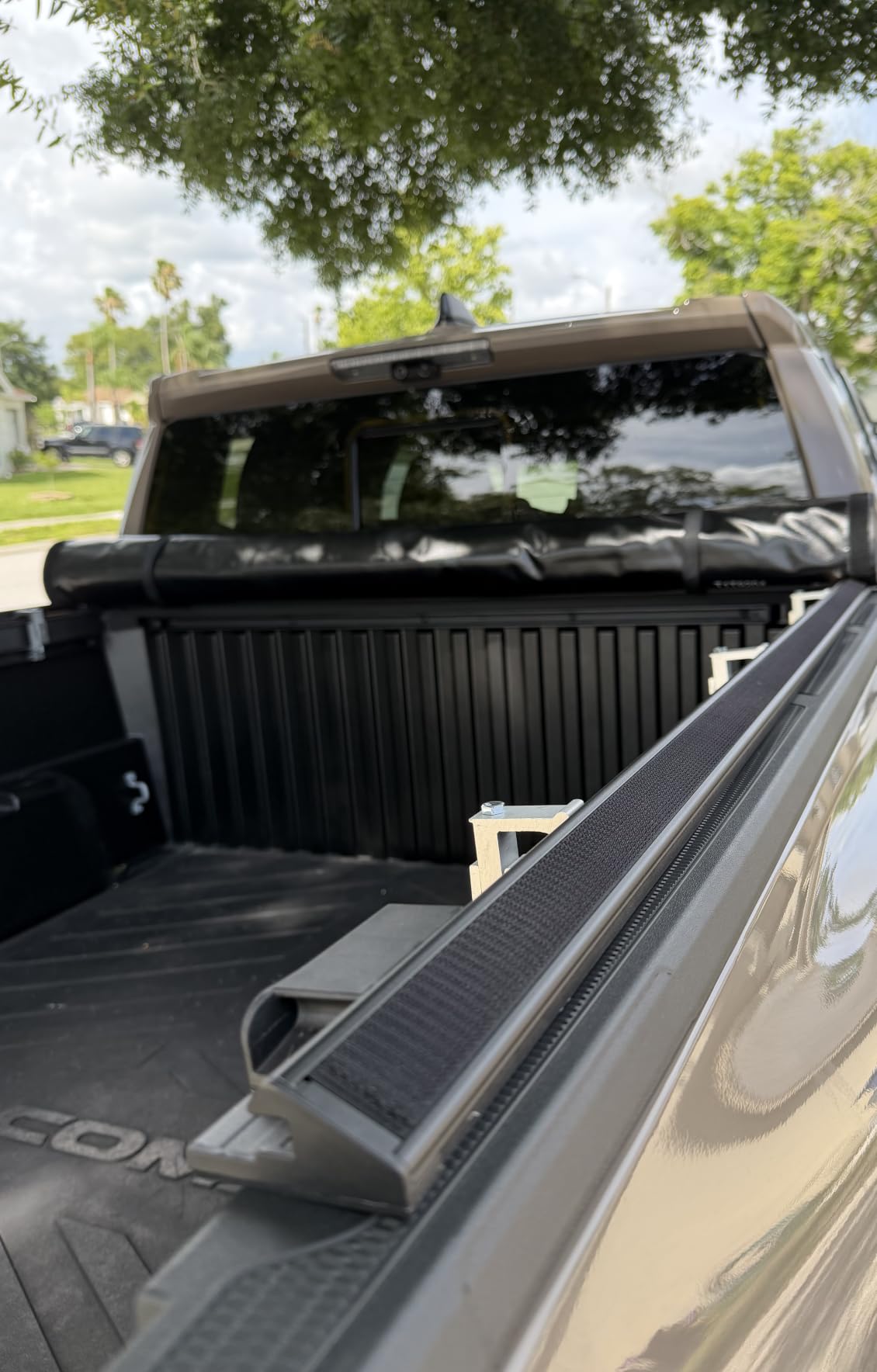 Tyger Auto T1 Soft Roll-up Truck Bed Tonneau Cover Compatible with 2024-2026 Toyota Tacoma (Only Fits Models with Factory Deck Rail System) | 5' (60
