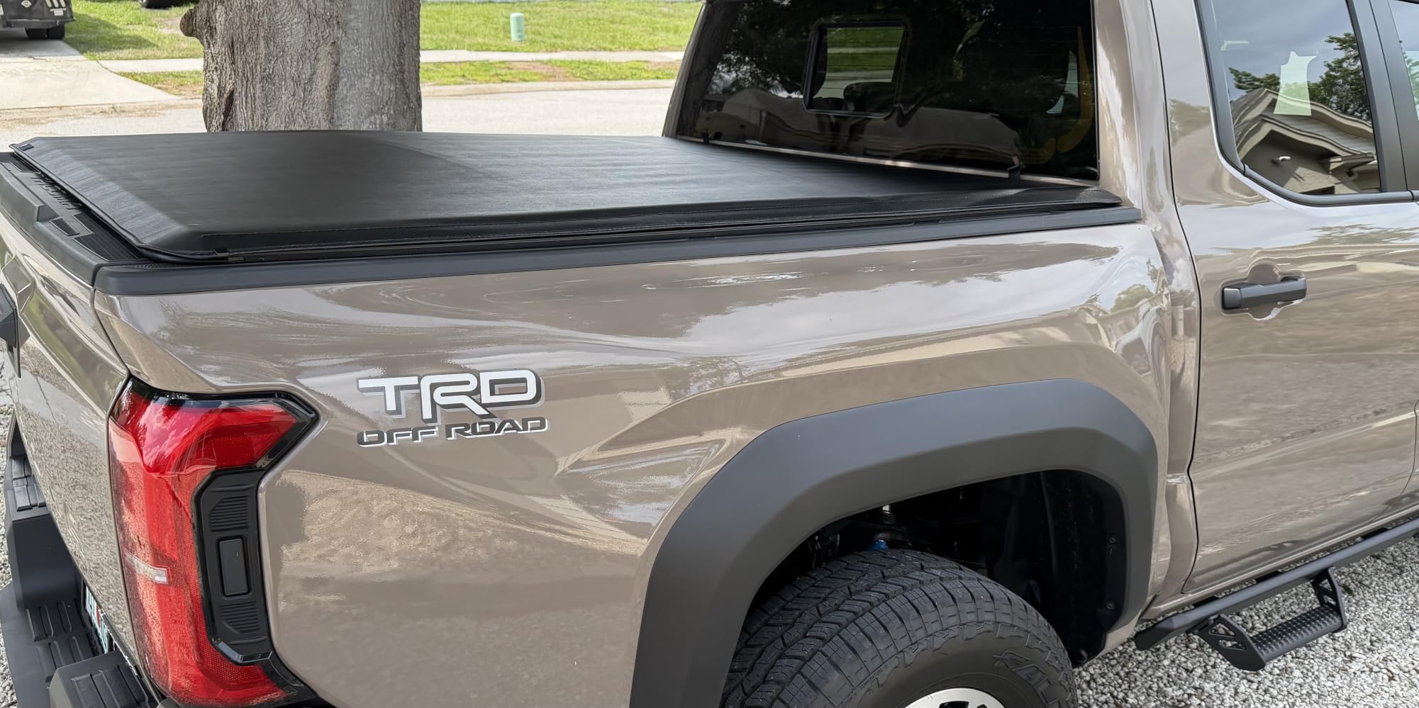 Tyger Auto T1 Soft Roll-up Truck Bed Tonneau Cover Compatible with 2024-2026 Toyota Tacoma (Only Fits Models with Factory Deck Rail System) | 5' (60