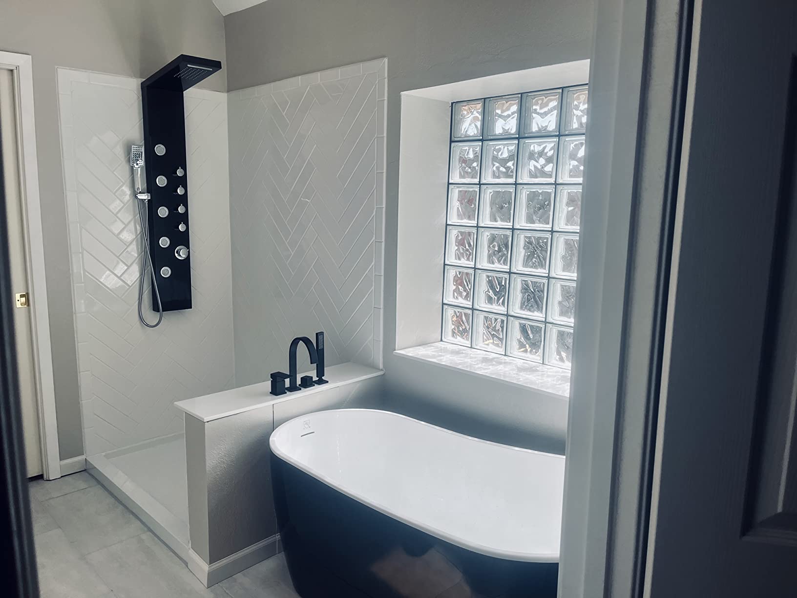 ROVATE 4-in-1 Rainfall Waterfall Shower Panel Tower System, Matte Black customer photo 2