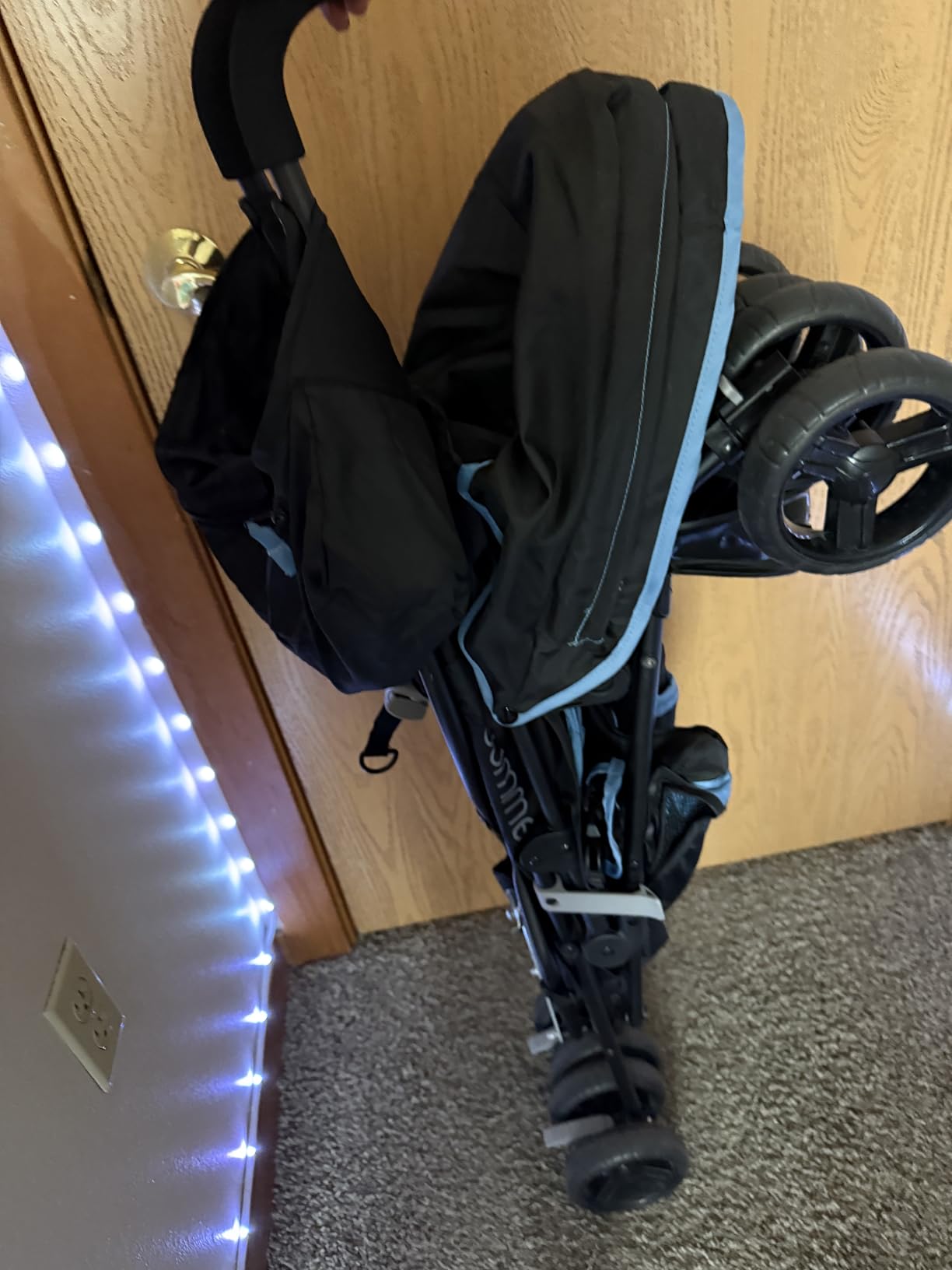 Ingenuity 3D Mini Convenience Stroller – Lightweight Stroller with Compact Fold, Multi-Position Recline, Canopy with Pop Out Sun Visor – Umbrella Stroller for Travel and More, Cashew Tan customer photo 1