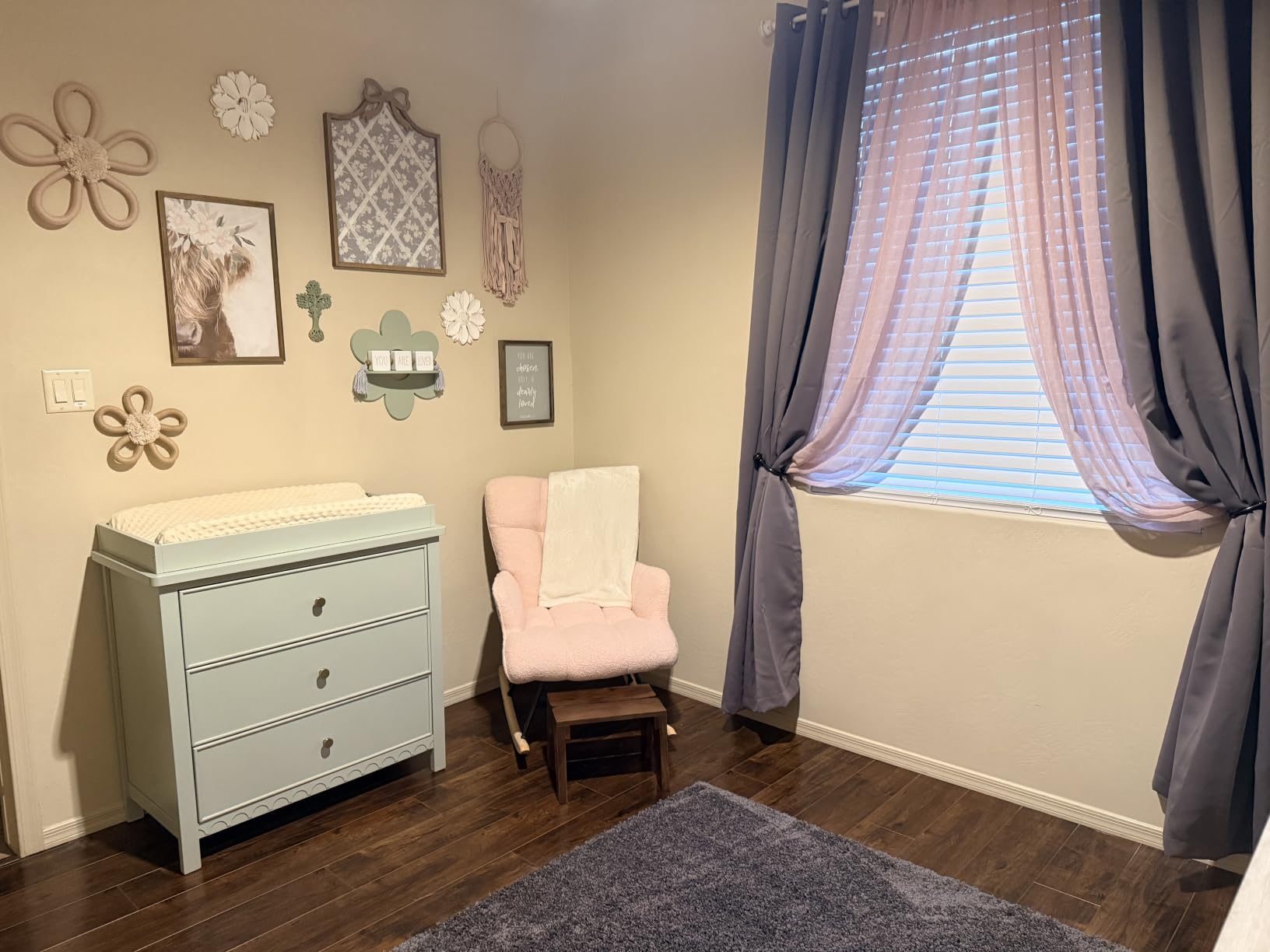 Graco Sasha 3-Drawer Chest with Changing Table Topper, Sage customer photo 1