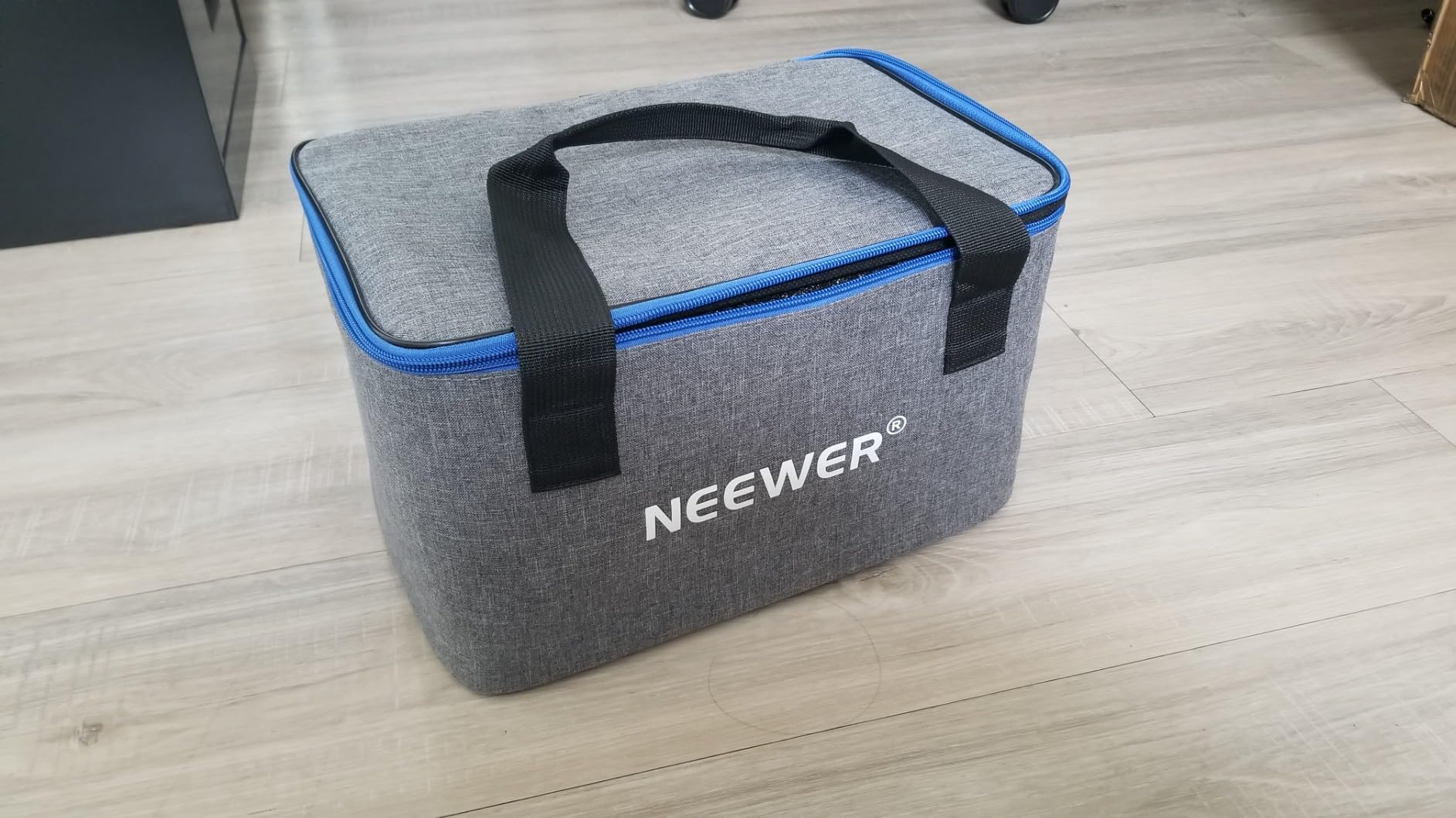 NEEWER HB80C RGBWW LED Video Light with 72Wh Battery 100W PD Fast Charging customer photo 1