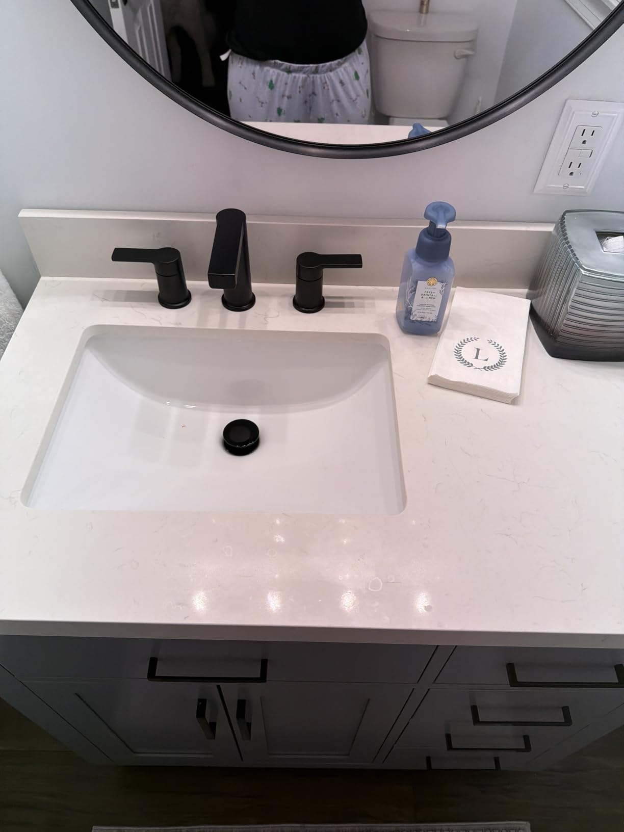 ARIEL Hepburn 36-inch Bathroom Vanity with Sink,Solid Wood, 1.5-inch Carrara White Quartz Countertop, Single Rectangular Porcelain Sink, 2 Soft Closing Doors, 5 Dovetail Drawers, White Oak customer photo 1