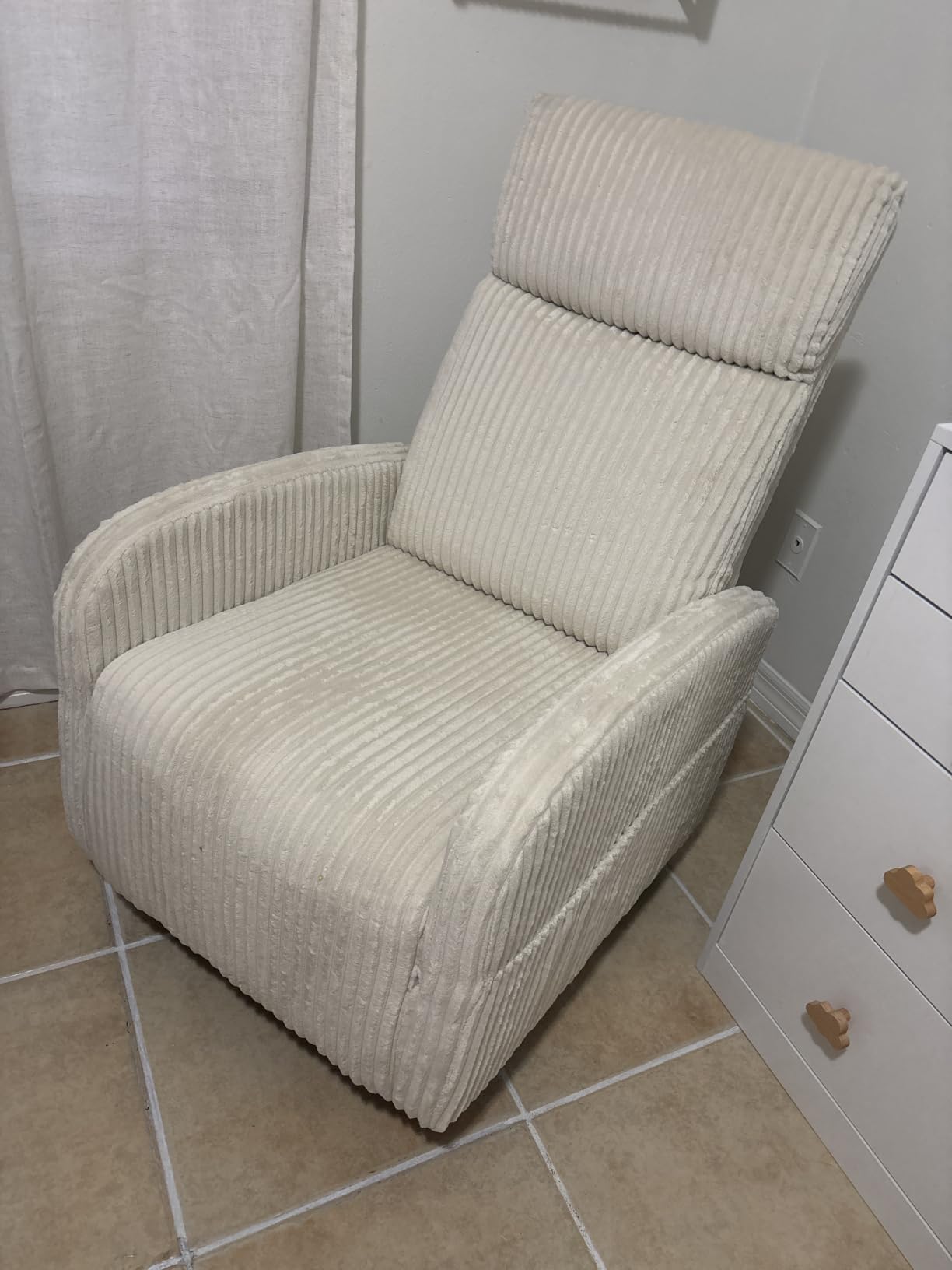 Yaheetech 360° Swivel Nursing Chair with Side Pockets, Beige customer photo 1