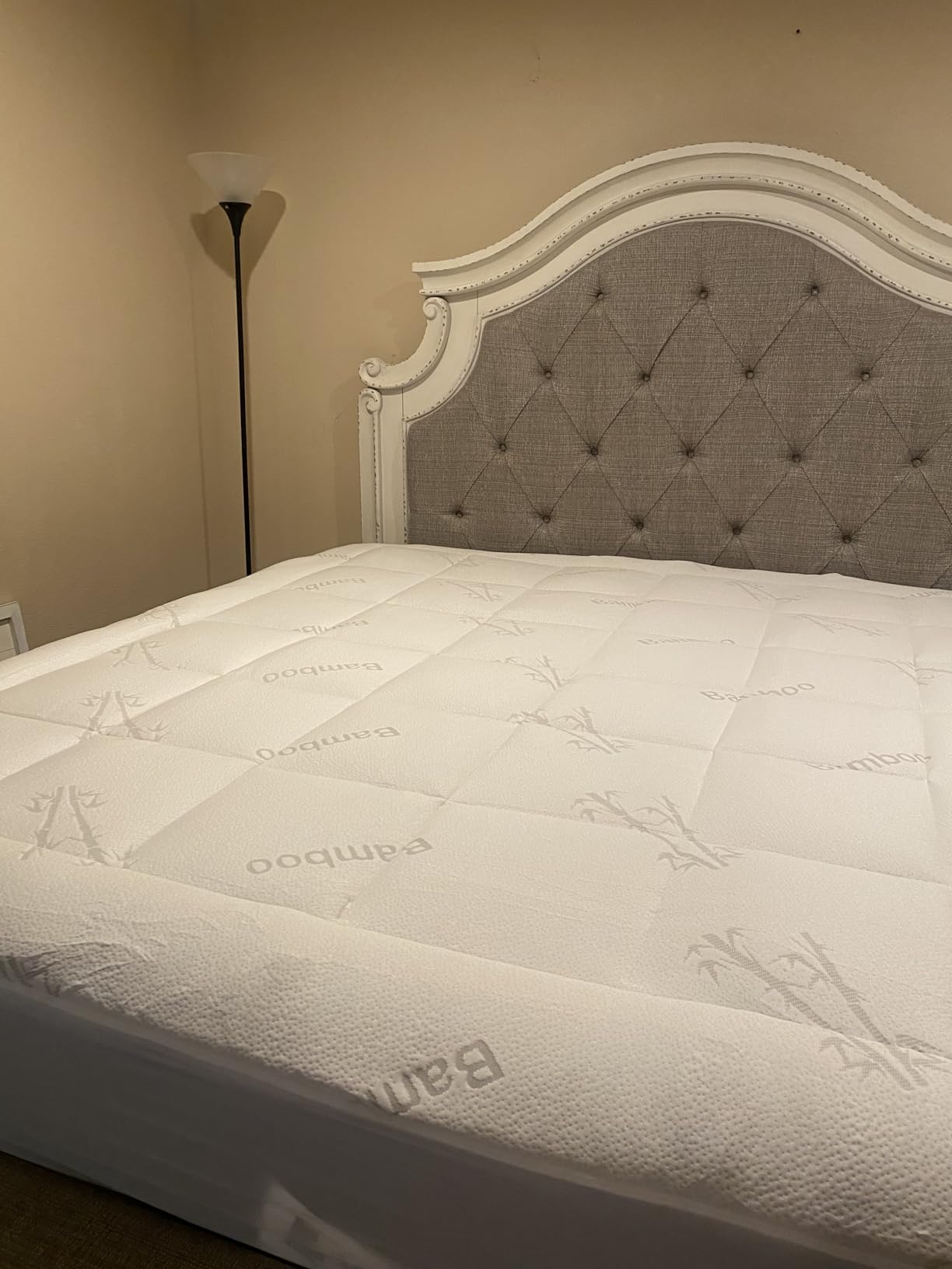 Love's cabin Queen Mattress Topper Viscose Derived from Bamboo, Thick Pillow Top Mattress Pad with Stretchable Pockets for 8