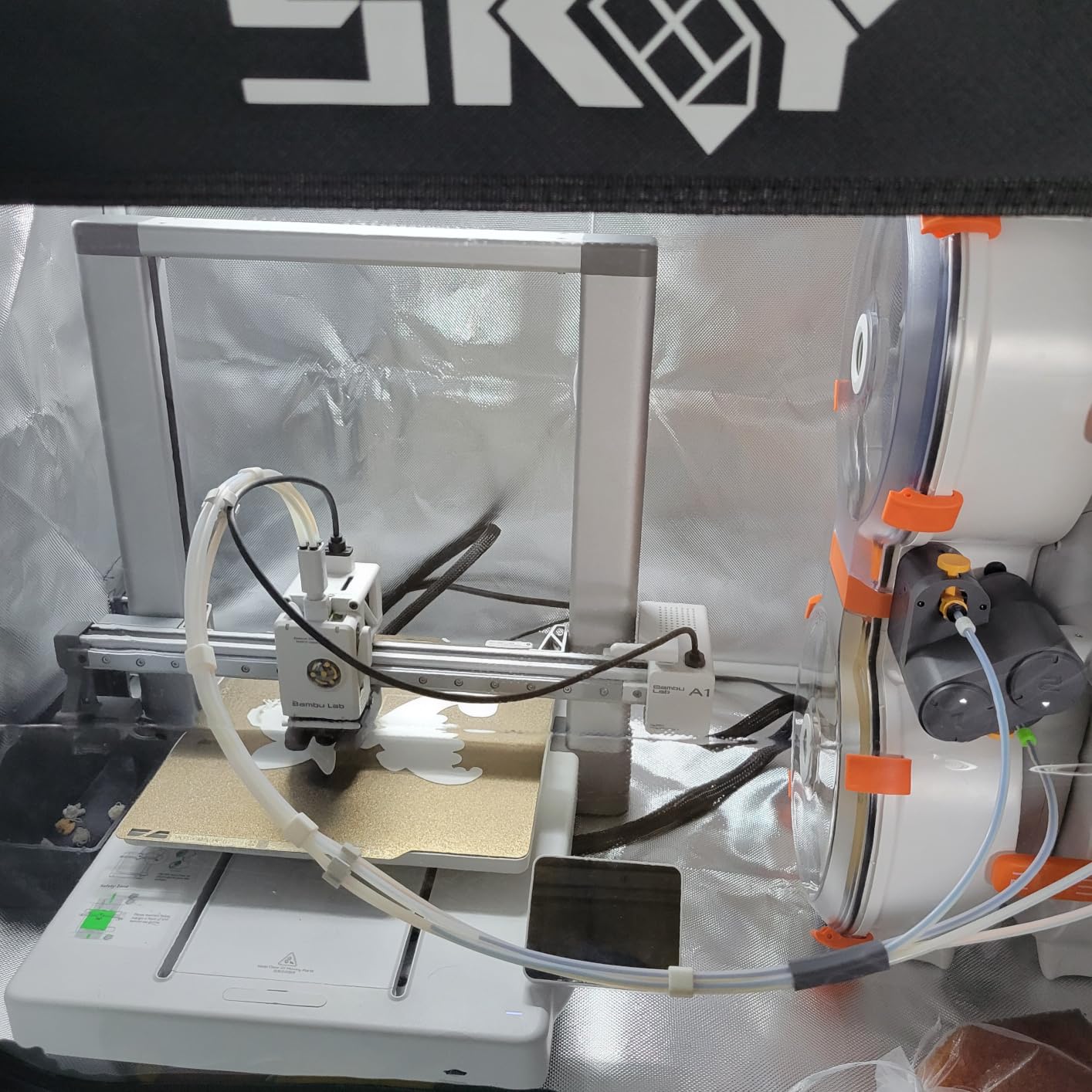 Upgrade 3D Printer Enclosure for Bambu Lab A1,A1 Mini with LED Light,Iron Frame,Fan Extraction Kit,Thermo-Hygrometer, Fireproof Dustproof Tent Constant Temperature Protective Cover,850 * 580 * 580mm customer photo 1