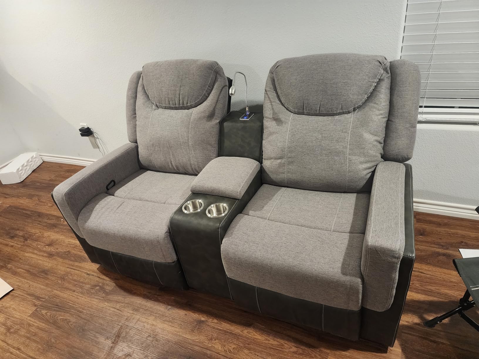 Dresegmt Loveseat Recliner Sofa, Manual Reclining Loveseat with Reading Light, Chic Blend Style Sofa, Storage Console, Cup Holders, USB Ports, Fabric & PU Leather, Recliner Couch for Living Room/RV customer photo 2