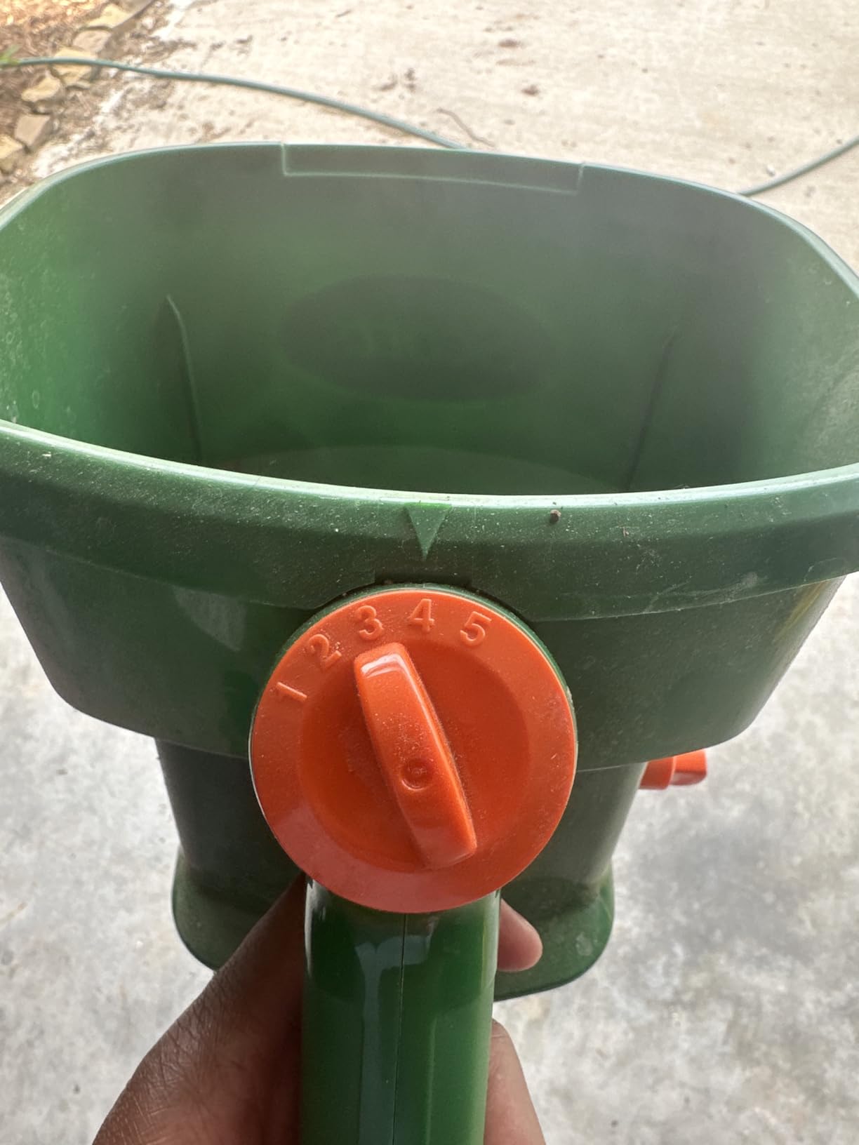 Scotts Whirl Hand-Powered Spreader customer photo 1