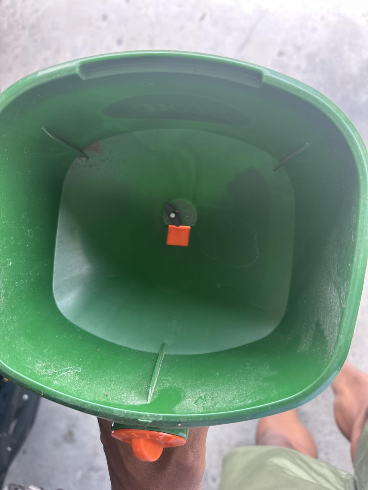 Scotts Whirl Hand-Powered Spreader customer photo 2