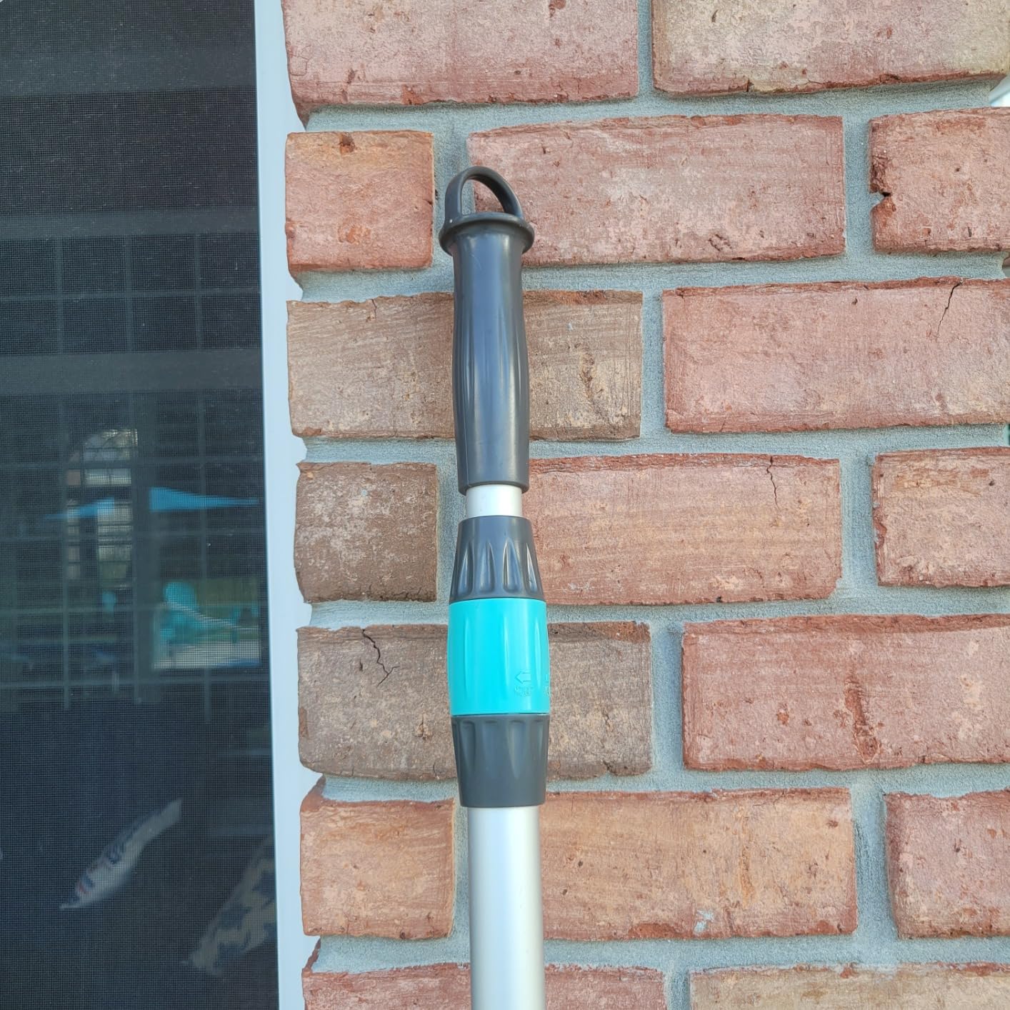 PoolMr Handheld Pool Vacuum for Above Ground Pool & Hot Tub Vacuum, with 2 Brush Heads, 90 Mins Running Time, 13.2 Gallons/Min Powerful Suction, Ideal for Cleaning Debris and Sand Underwater, Black customer photo 1