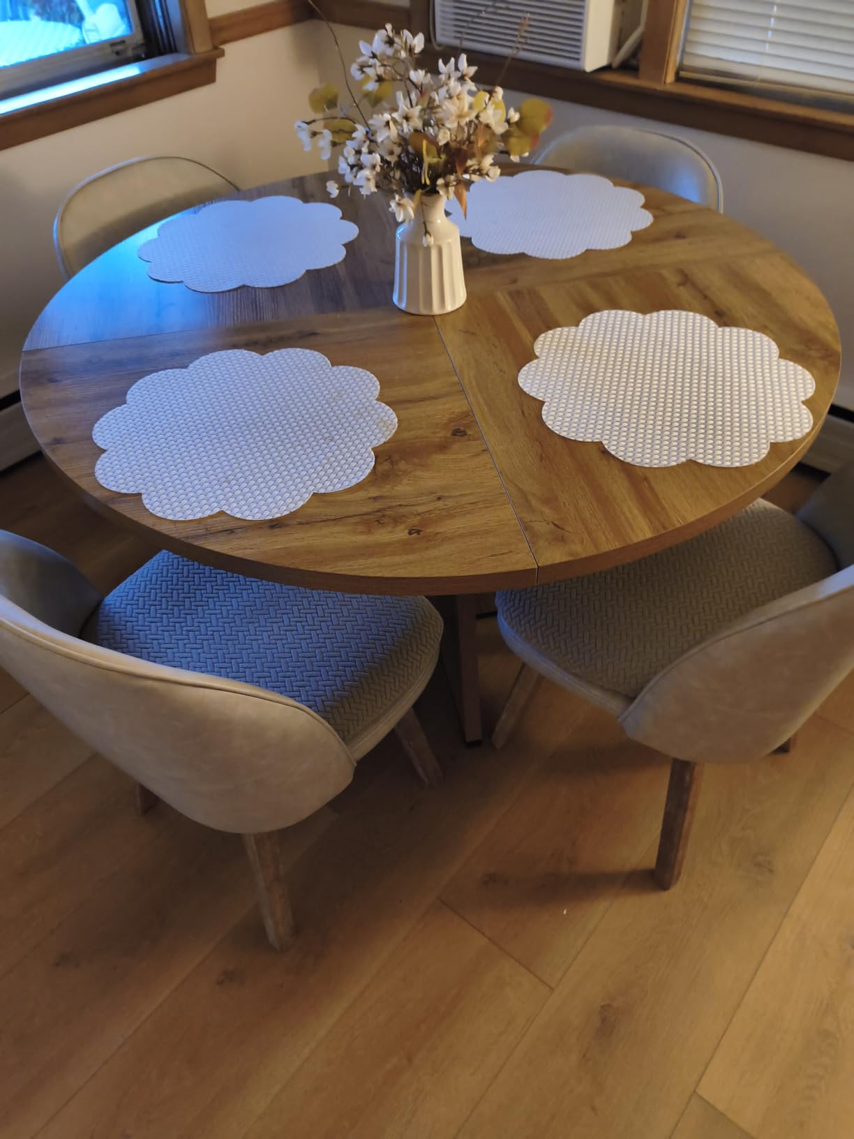LITTLE TREE Round Dining Table for 4-6 People, 47 Inches Dining Room Table with Wooden Pedestal Base, Circle Kitchen Tables for Dining Room, Kitchen, Living Room, Oak customer photo 2