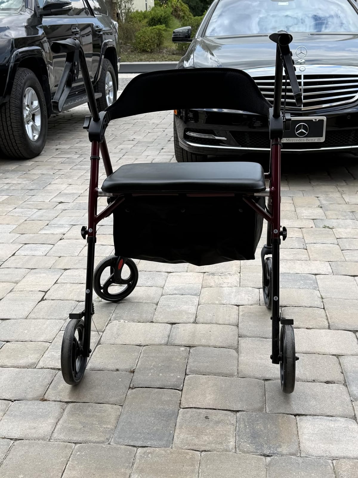 HOMLAND Bariatric Walkers for Seniors with Seat, 500lb Heavy-Duty Rollator customer photo 1