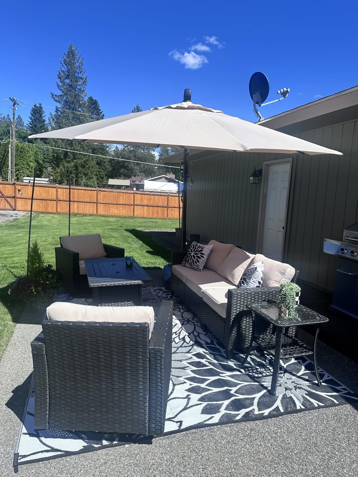 Grand patio 10x10 FT Sunbrella Cantilever Square Umbrella with Base, Aruba customer photo 2