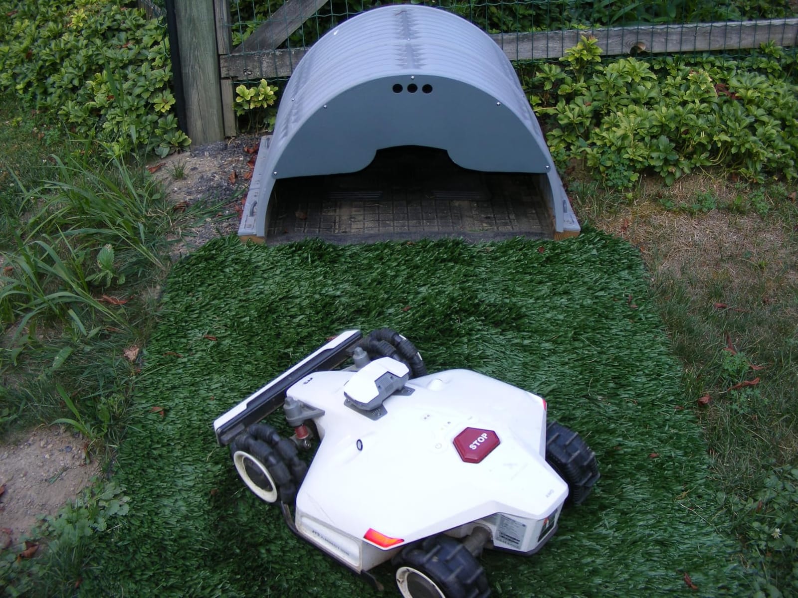 (2026 NEW) Mammotion LUBA mini 2 AWD 1500H Robot Lawn Mower, for 0.37 Acres, 360° LiDAR+Dual-Camera AI Vision, 80% Slope, DropMow, 20 Multi-Zone Management customer photo 1