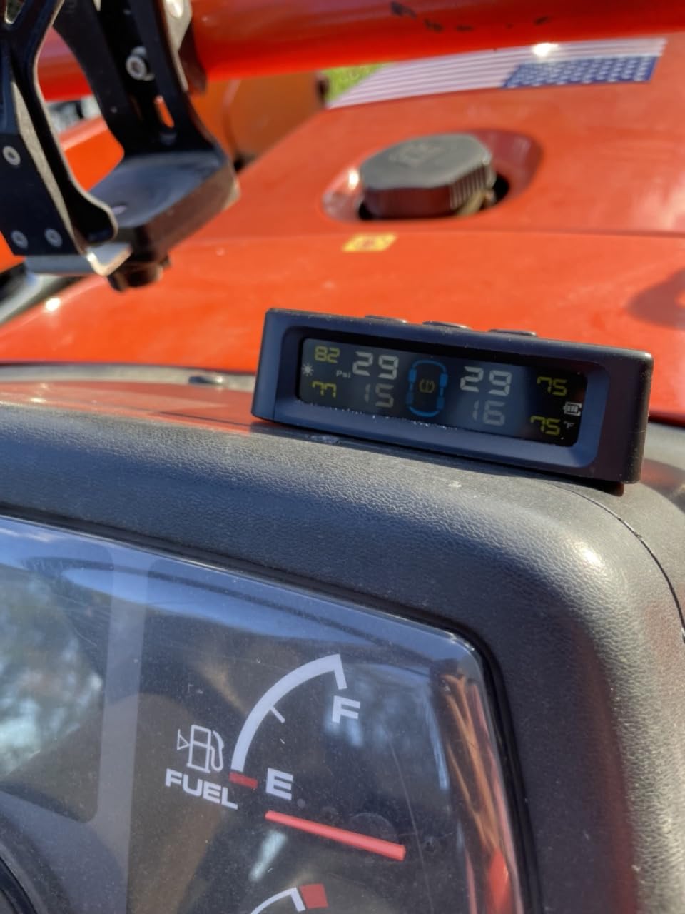 Tire Pressure Monitoring System, Tire Pressure Monitor System with Solar Charge, RV TPMS with 4 External sensors & 6 Alarm Modes, LCD Real-time Display, Auto OFF/ON, TPMS for Trailer/SUV/Truck 0-88PSI customer photo 1