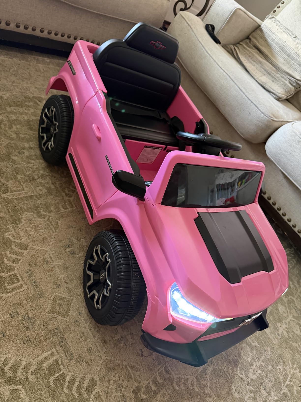 Winado 12V Licensed Chevrolet Colorado Electric Ride on Car for Kids, Pink customer photo 1