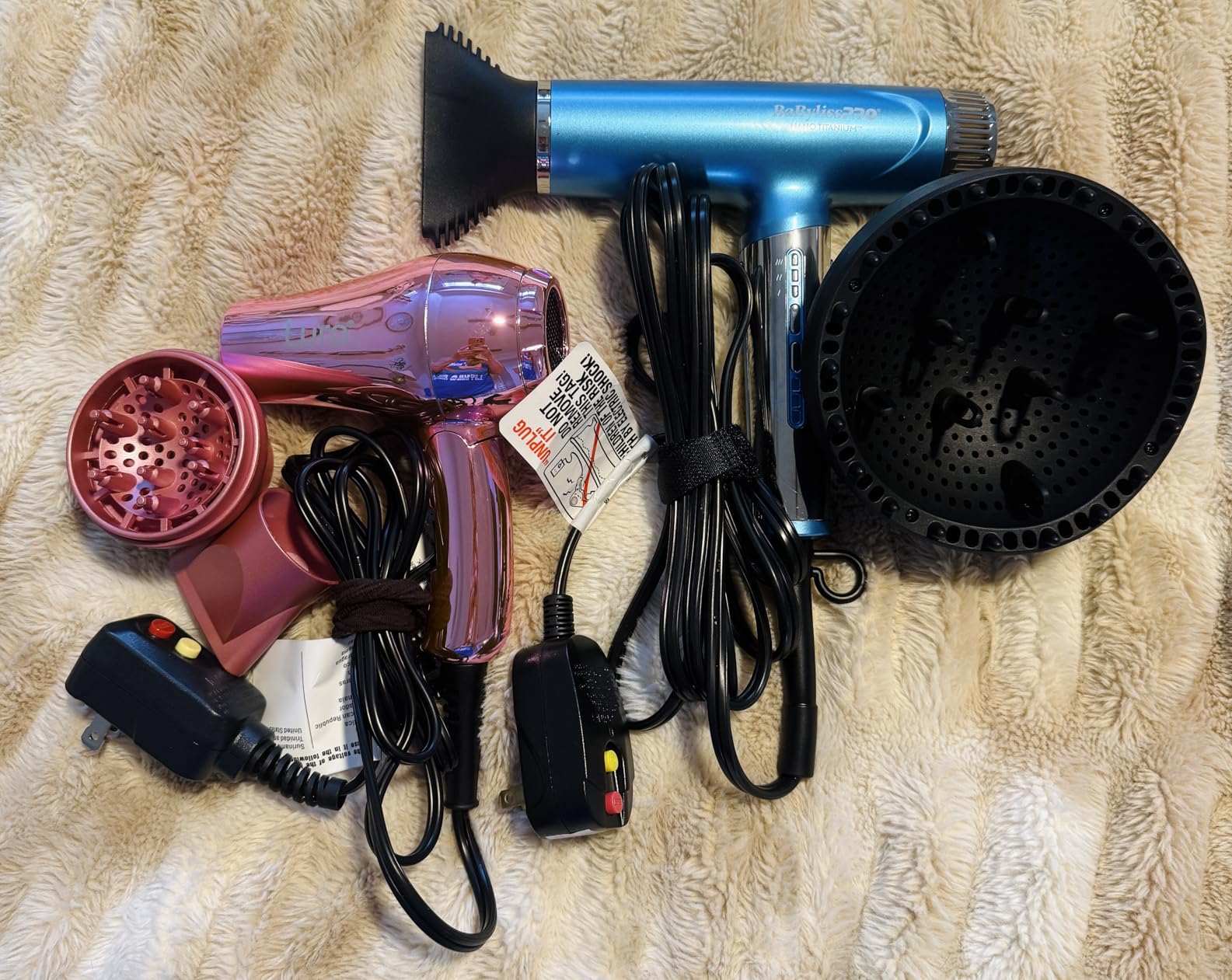 Small Auto Dual Voltage Travel Hair Dryer Foldable with Diffuser for Women customer photo 1