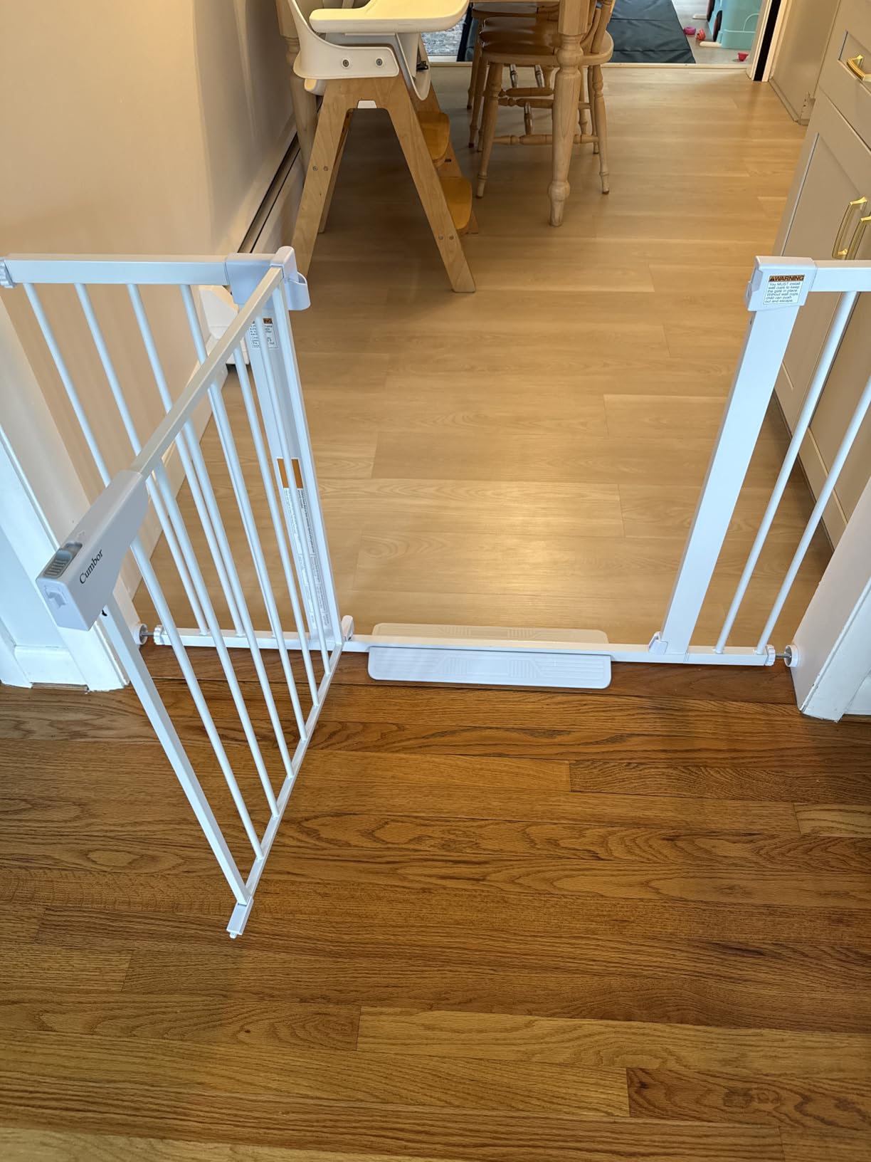 Cumbor 29.7-51.5 in Extra Wide Baby Gate for Stairs, Dog Gate Indoor Black customer photo 2