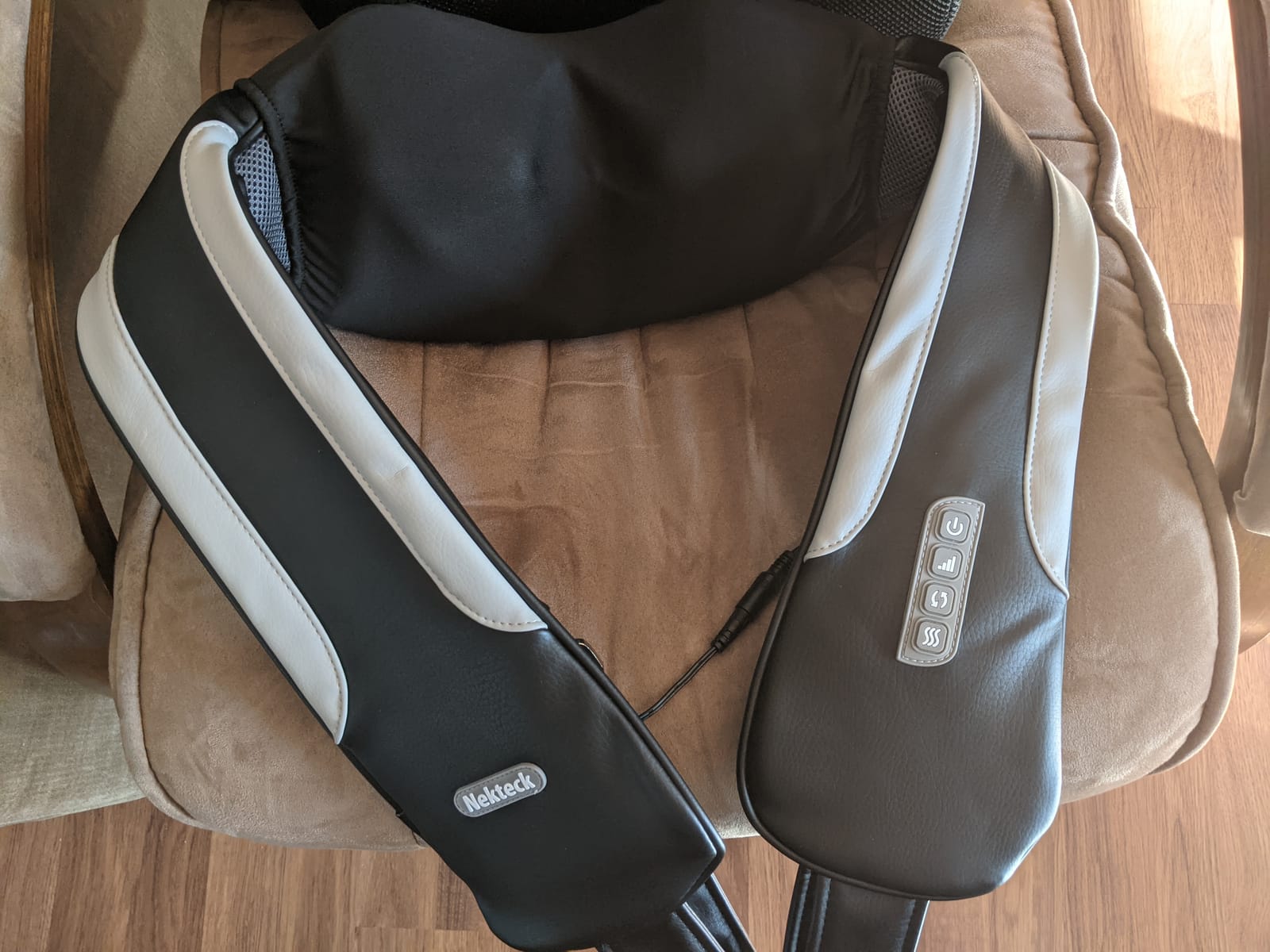 Nekteck Shiatsu Neck Massager with Heat, 2026 Upgraded Cordless Massage customer photo 2