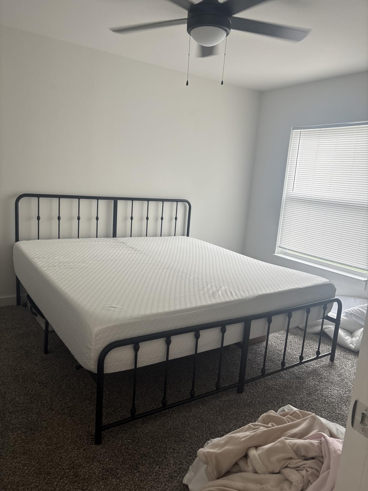 Zinus Leonardo Metal Platform Bed Frame, Victorian Spindle Headboard, Queen customer photo 2