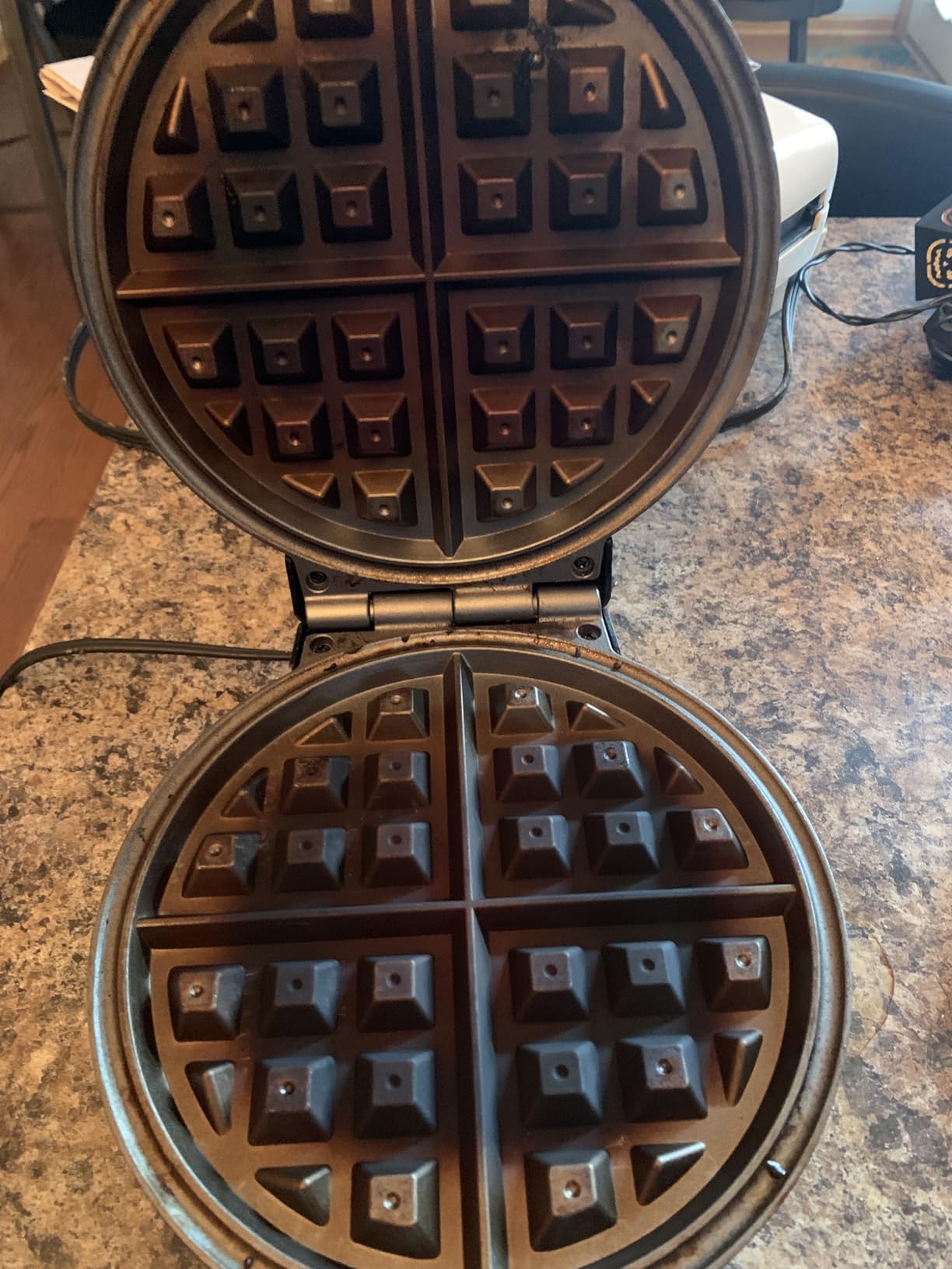 Oster Nonstick Belgian Waffle Maker, Nonstick Ceramic Waffle Iron customer photo 2