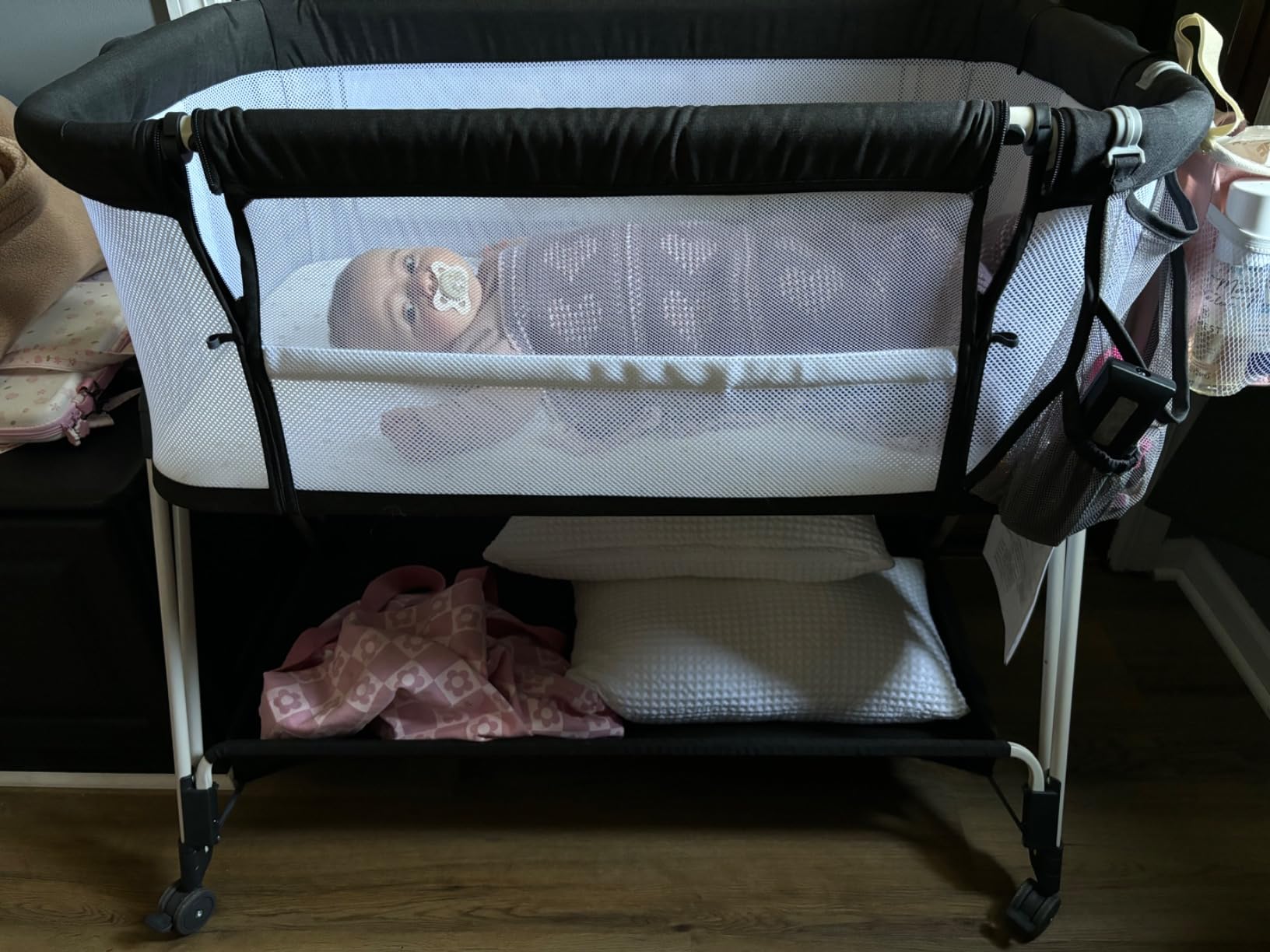 Fodoss Baby Bassinets Bedside Sleeper - 3-in-1 Stable Bassinet for Newborns | Soft Mattress, Storage Tray, Full-Mesh Sides, 7-Height Adjustable Bassinet Crib with Wheels, Side Pocket, Beige + Wood Grain customer photo 1