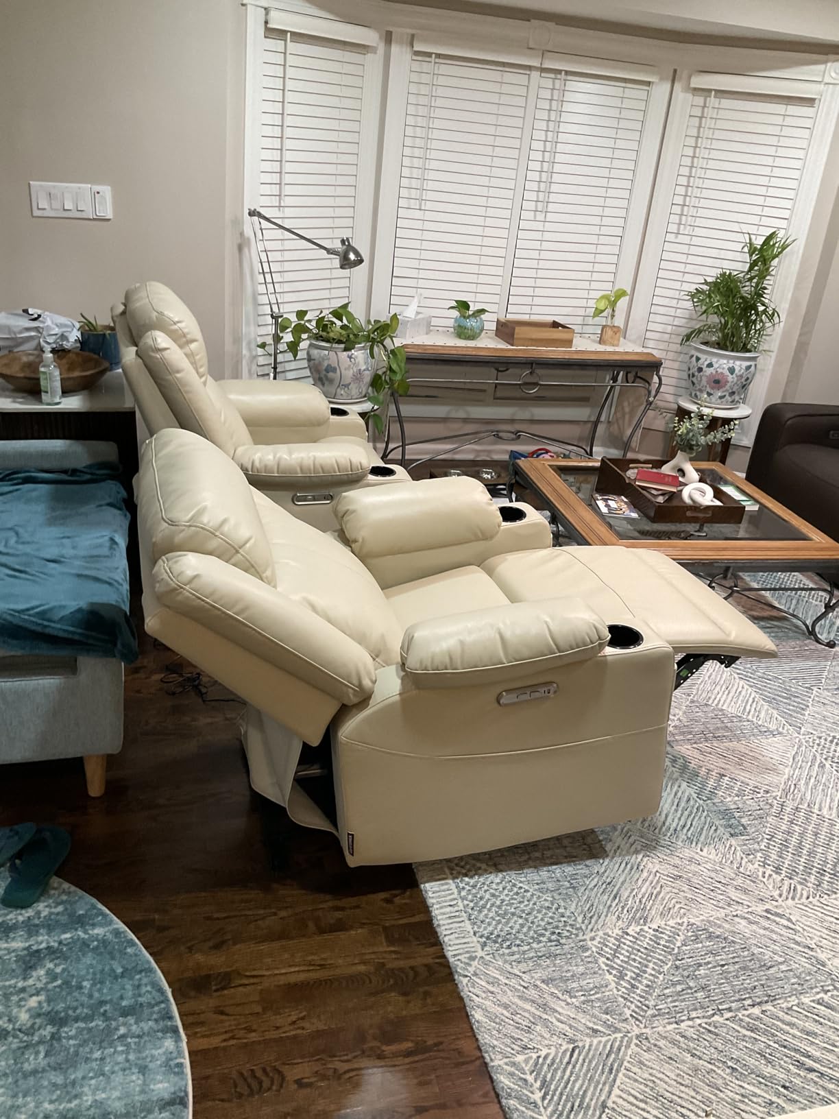 EONIX Zero Clearance Wall Hugger Power Recliner for Small Spaces, White customer photo 1
