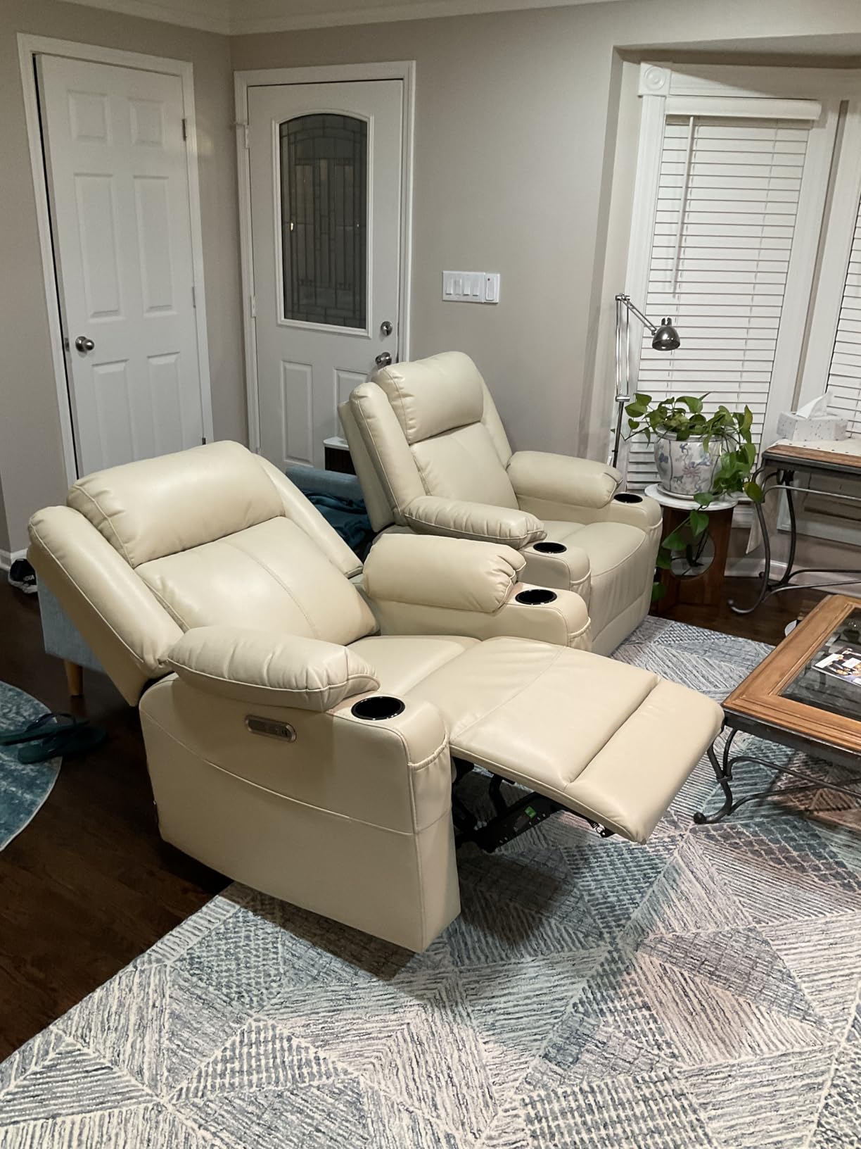 EONIX Zero Clearance Wall Hugger Power Recliner for Small Spaces, White customer photo 2