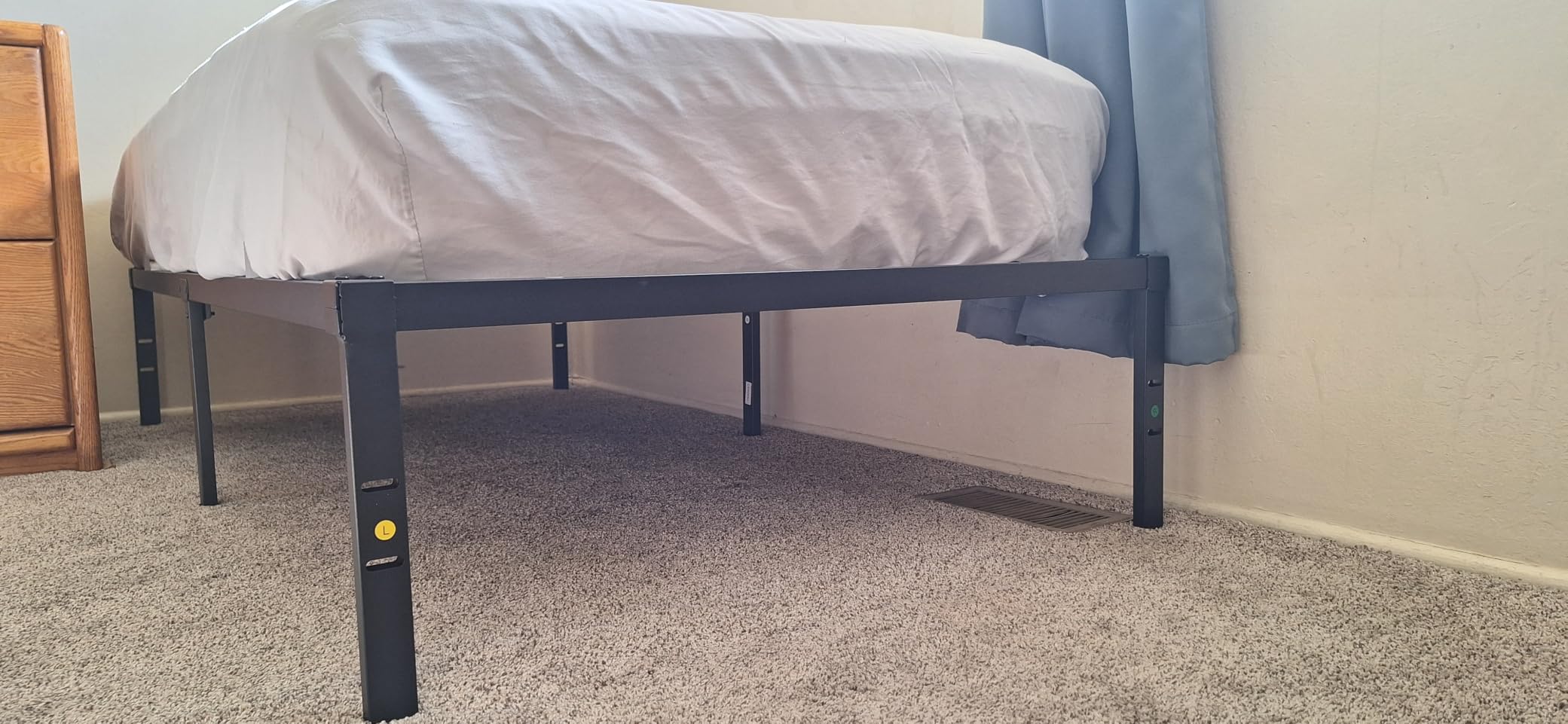 VASAGLE Queen Metal Bed Frame 14 Inches Tall, 1100 lb Weight Capacity customer photo 2