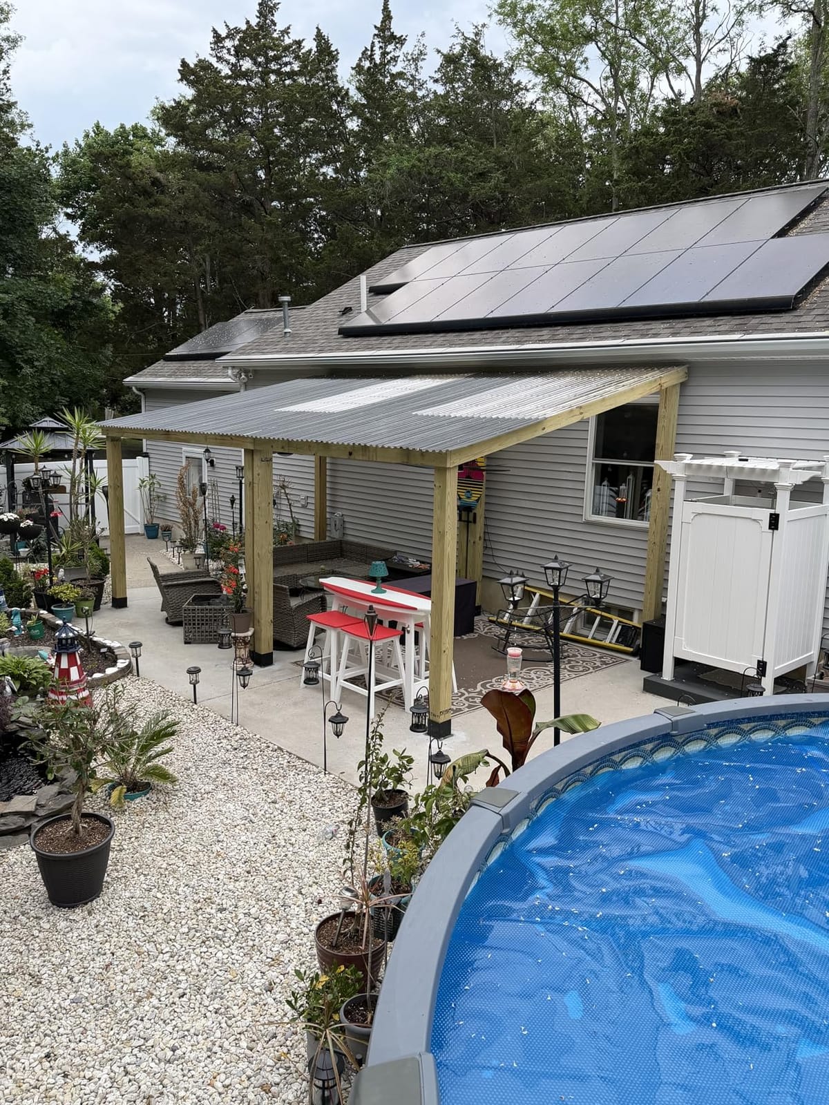 VEVOR Solar Pool Cover 32 x 16 ft 16 Mil Pool Bubble Cover Blue & Black customer photo 1