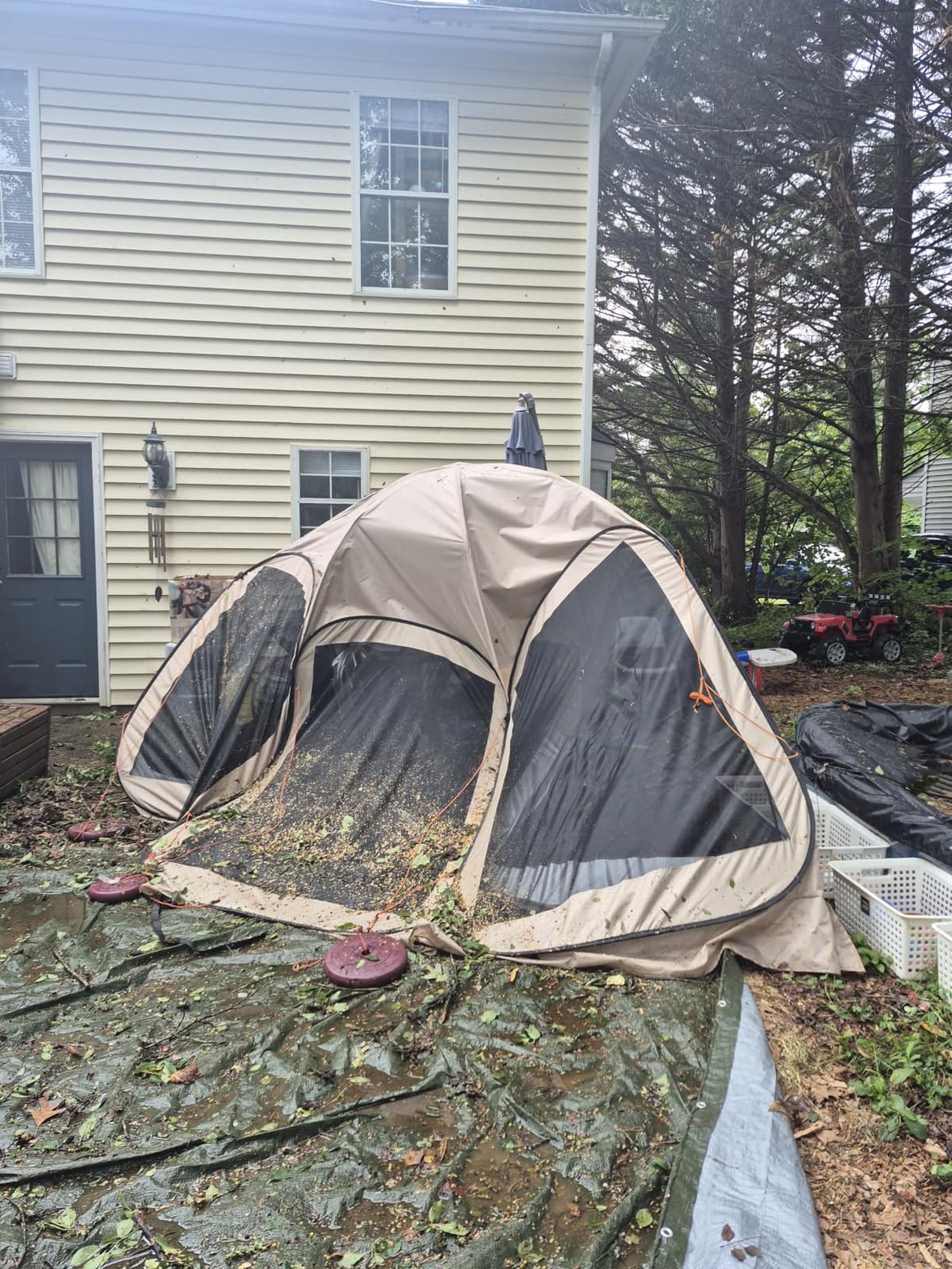 VEVOR Pop up Screen House Tent, 10 x 9.2 ft, 4-8 Person Screen Gazebo, Portable Screened in Canopy with Carry Bag, Netting Sides, Ground Stakes, for Garden, Patio, Backyard, Outdoor Activities, Beige customer photo 2