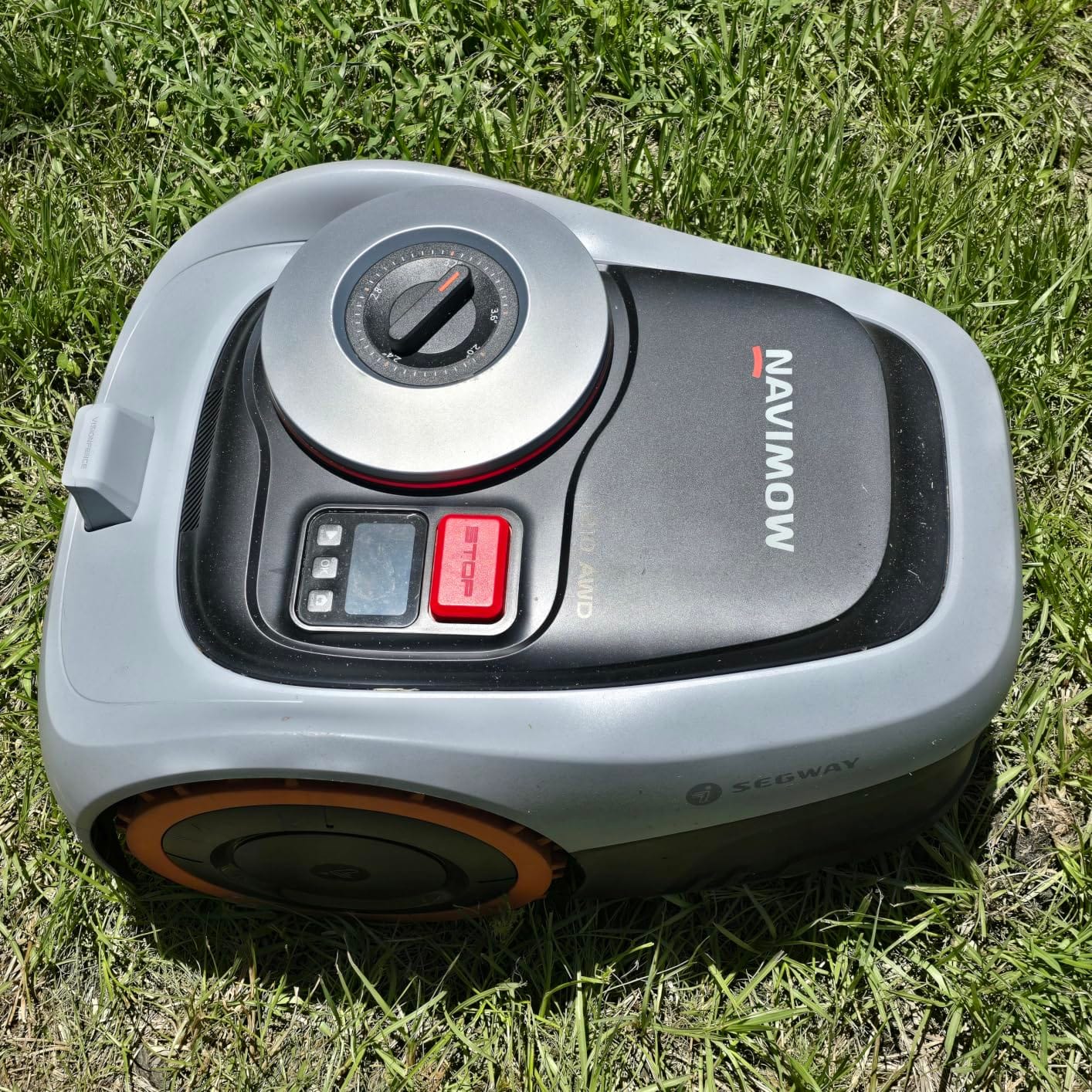 Segway Navimow i210 AWD Robot Lawn Mower Wire Free, 0.25 Acre, 45% Slopes customer photo 2