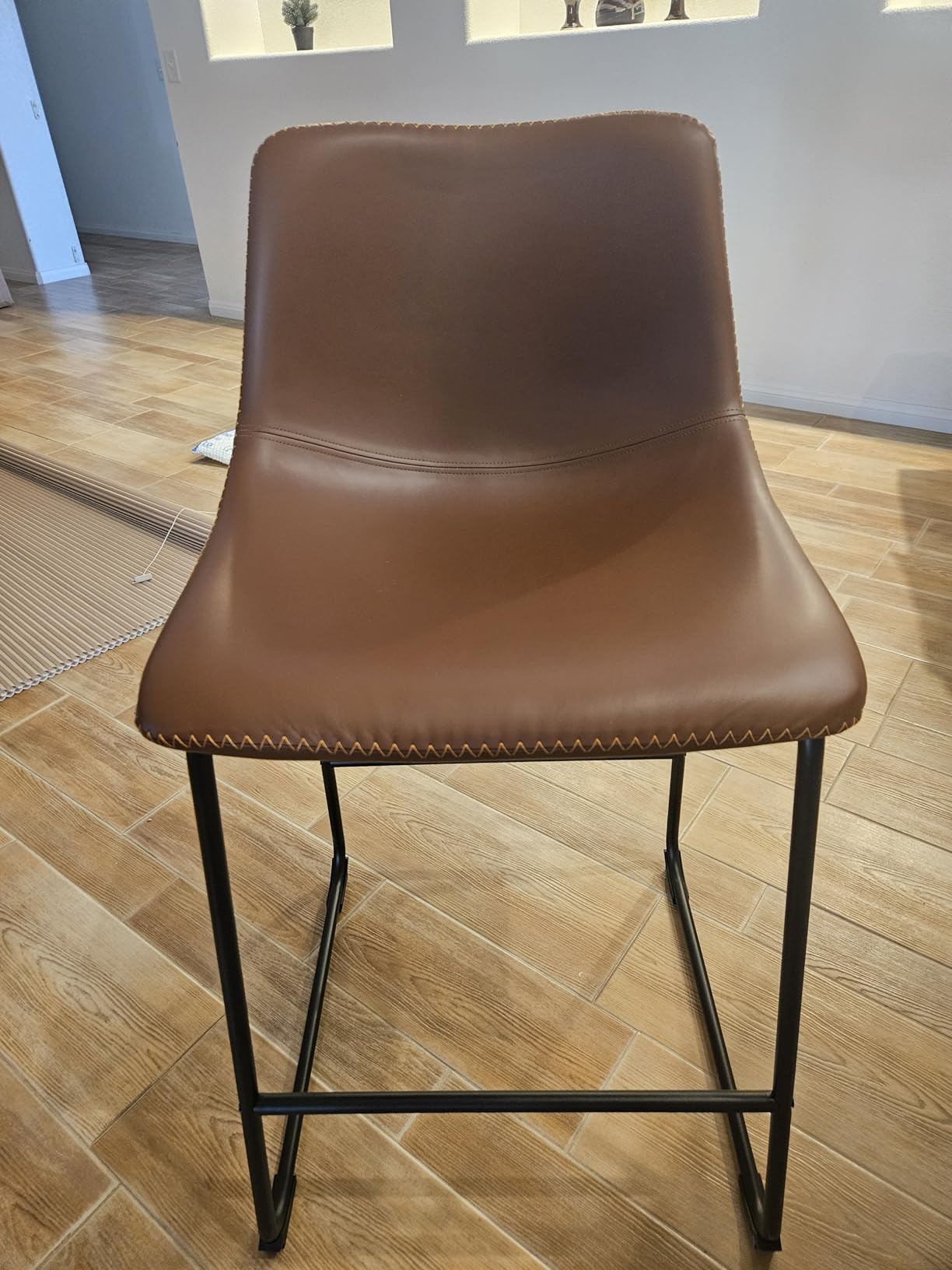 DUMOS Counter Height Bar Stools Set of 4, Faux Leather Metal Bar Chairs customer photo 2