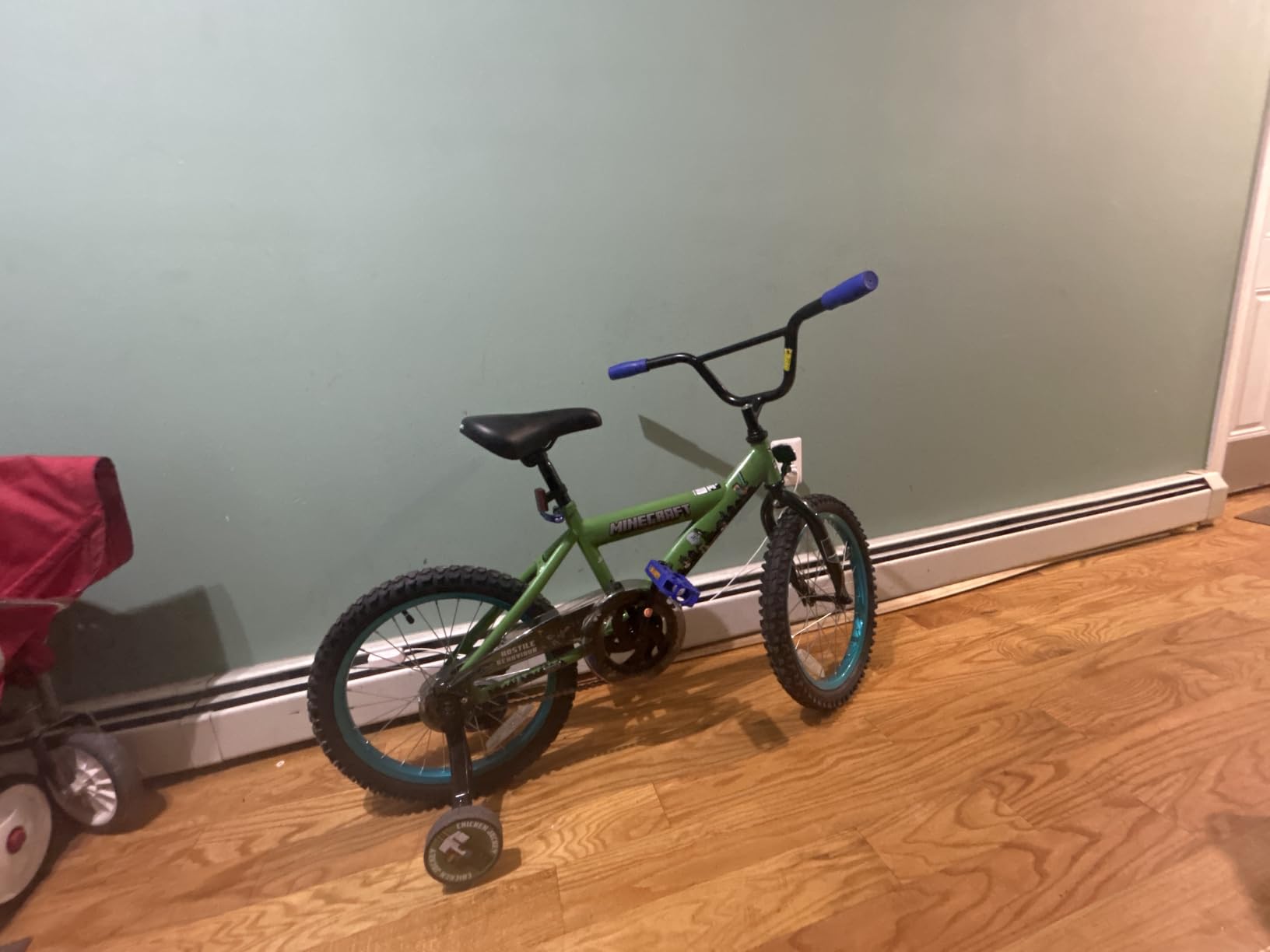 Minecraft 18-Inch Kids Bike - Unisex Bike with Creeper Graphics, Coaster Brake, Adjustable Seat, Removable Training Wheels, Ages 6-9, 42”-53” Tall customer photo 2