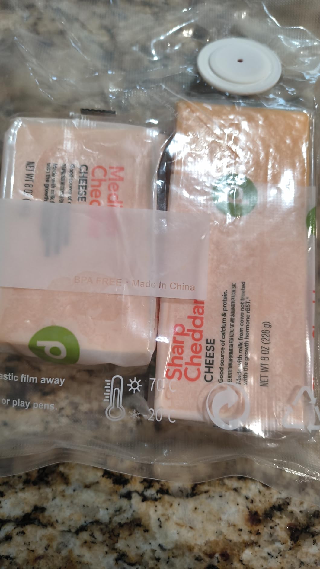 Compact Vacuum Sealer for Food Storage: Portable Handheld Food Sealer, 80kPa Suction, 1800mAh Battery, 30 Reusable Vacuum Bags, Preserve 5X Freshness with Easy Operation customer photo 2