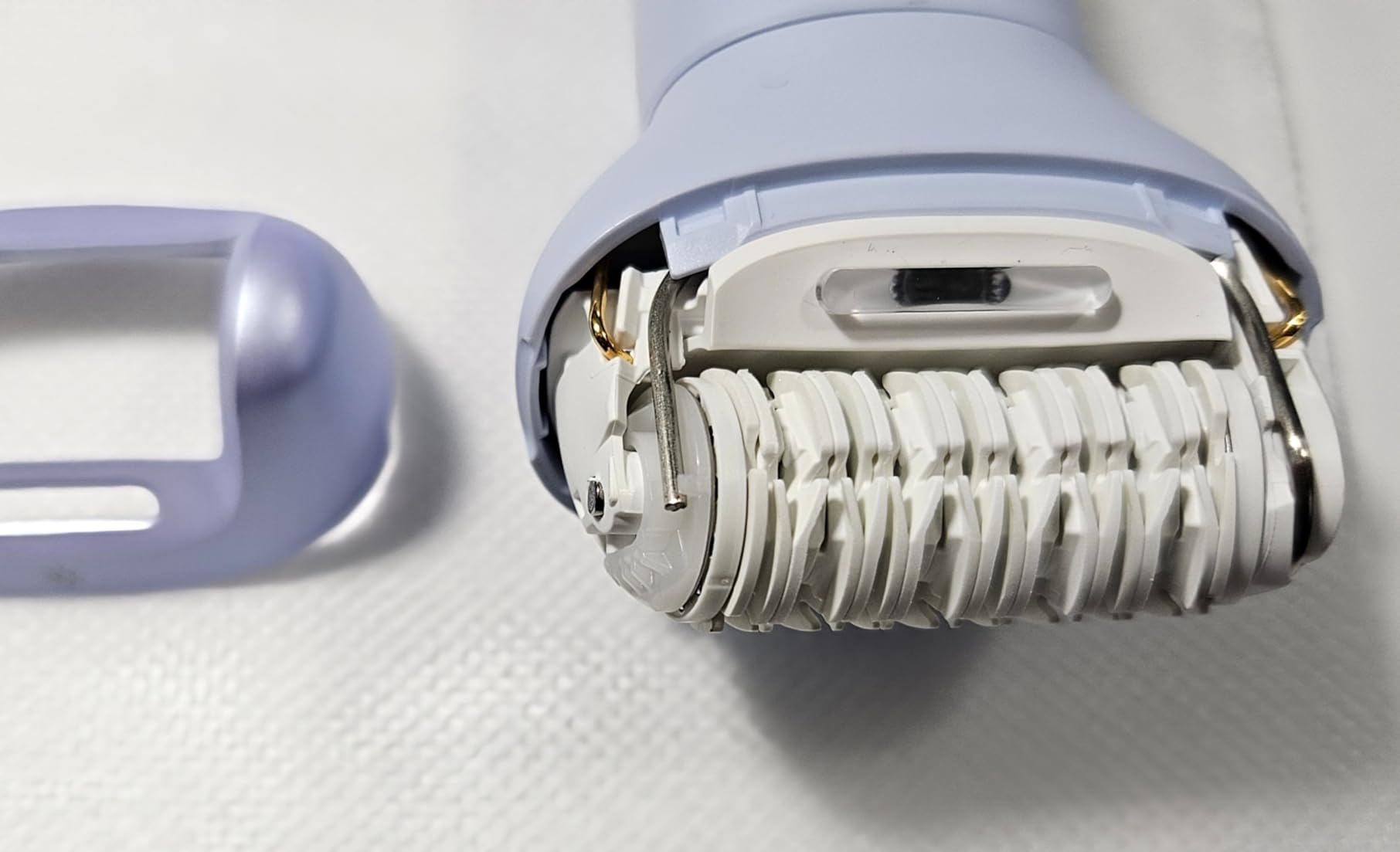 Philips Epilator Series 8000 - Cordless Wet and Dry Electric Epilator, Hair Removal for Legs and Body, with ProGuide, 3 Accessories, 60 min. Runtime, Model BRE708/00 customer photo 2