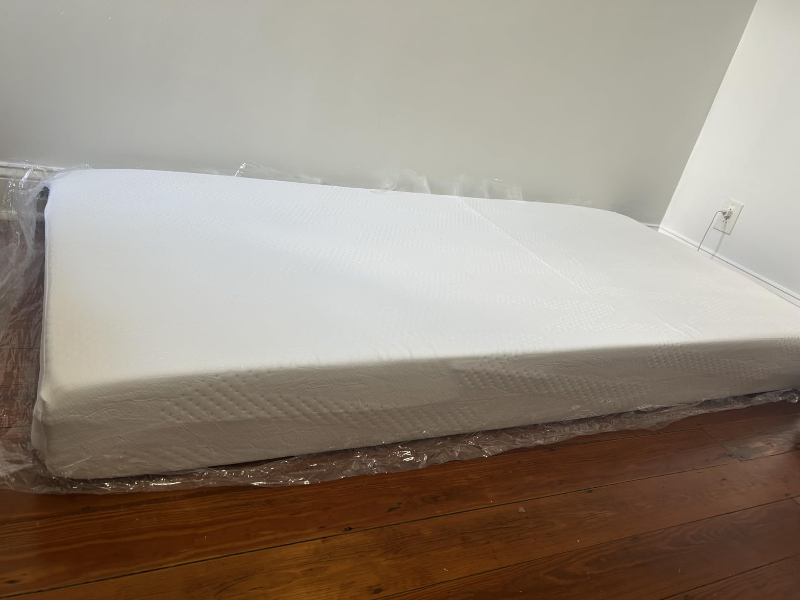 Novilla 14 Inch Queen Size Mattress, Hypoallergenic & Back Pain Relief, Hybrid Queen Mattresses in a Box with Smarts Coils, Fiberglass Free CertiPUR-US Certified Colchones No Box Spring Needed customer photo 2